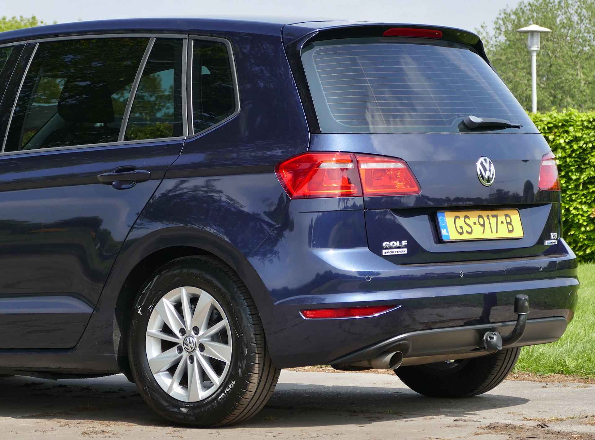 Volkswagen Golf Sportsvan 1.0 TSI 115 pk | trekhaak | parkeersensoren | airco | 100% onderhouden - 4/42