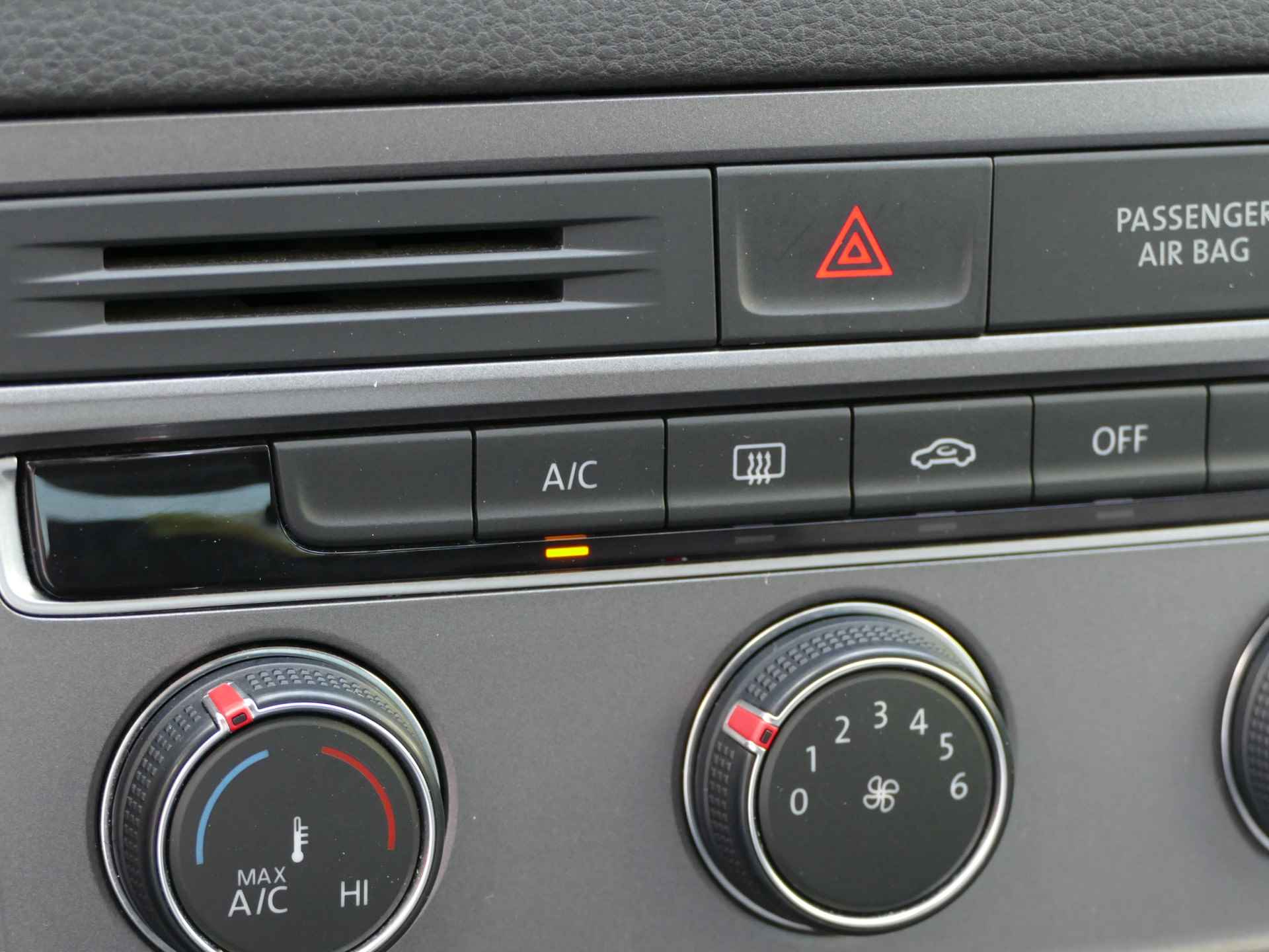 Volkswagen Golf Sportsvan 1.0 TSI 115 pk | trekhaak | parkeersensoren | airco | 100% onderhouden - 8/42