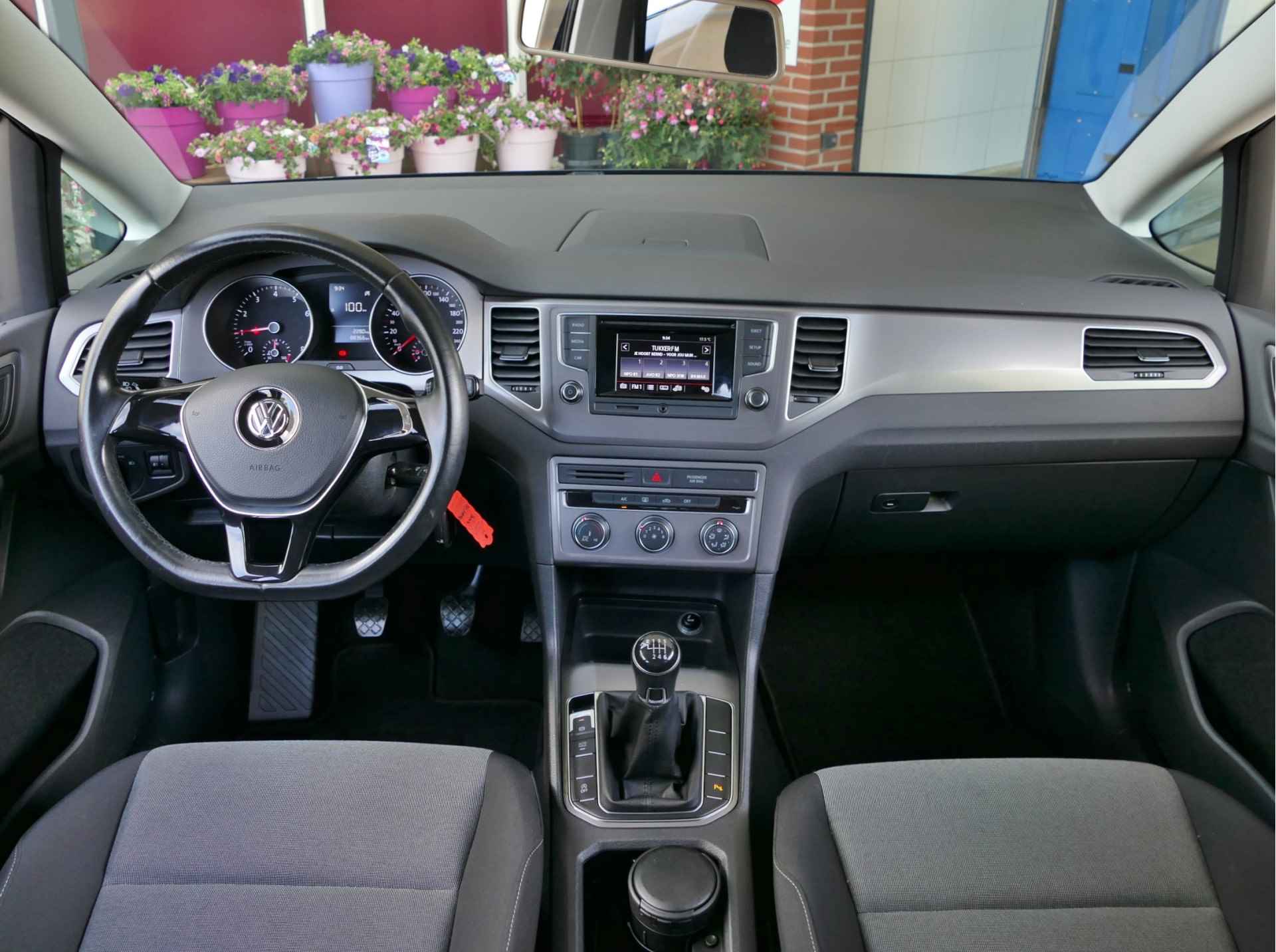 Volkswagen Golf Sportsvan 1.0 TSI 115 pk | trekhaak | parkeersensoren | airco | 100% onderhouden - 18/42