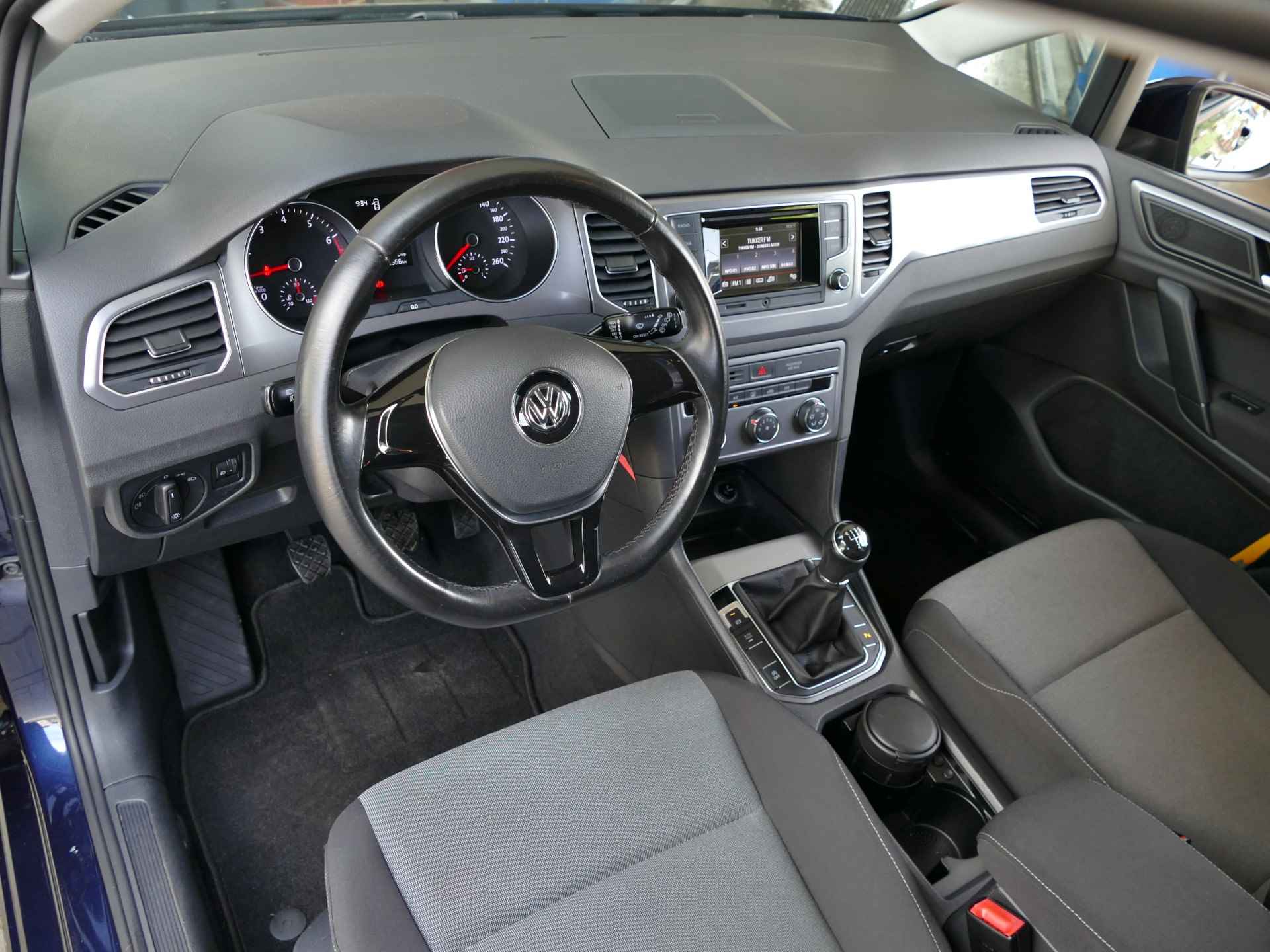 Volkswagen Golf Sportsvan 1.0 TSI 115 pk | trekhaak | parkeersensoren | airco | 100% onderhouden - 28/42