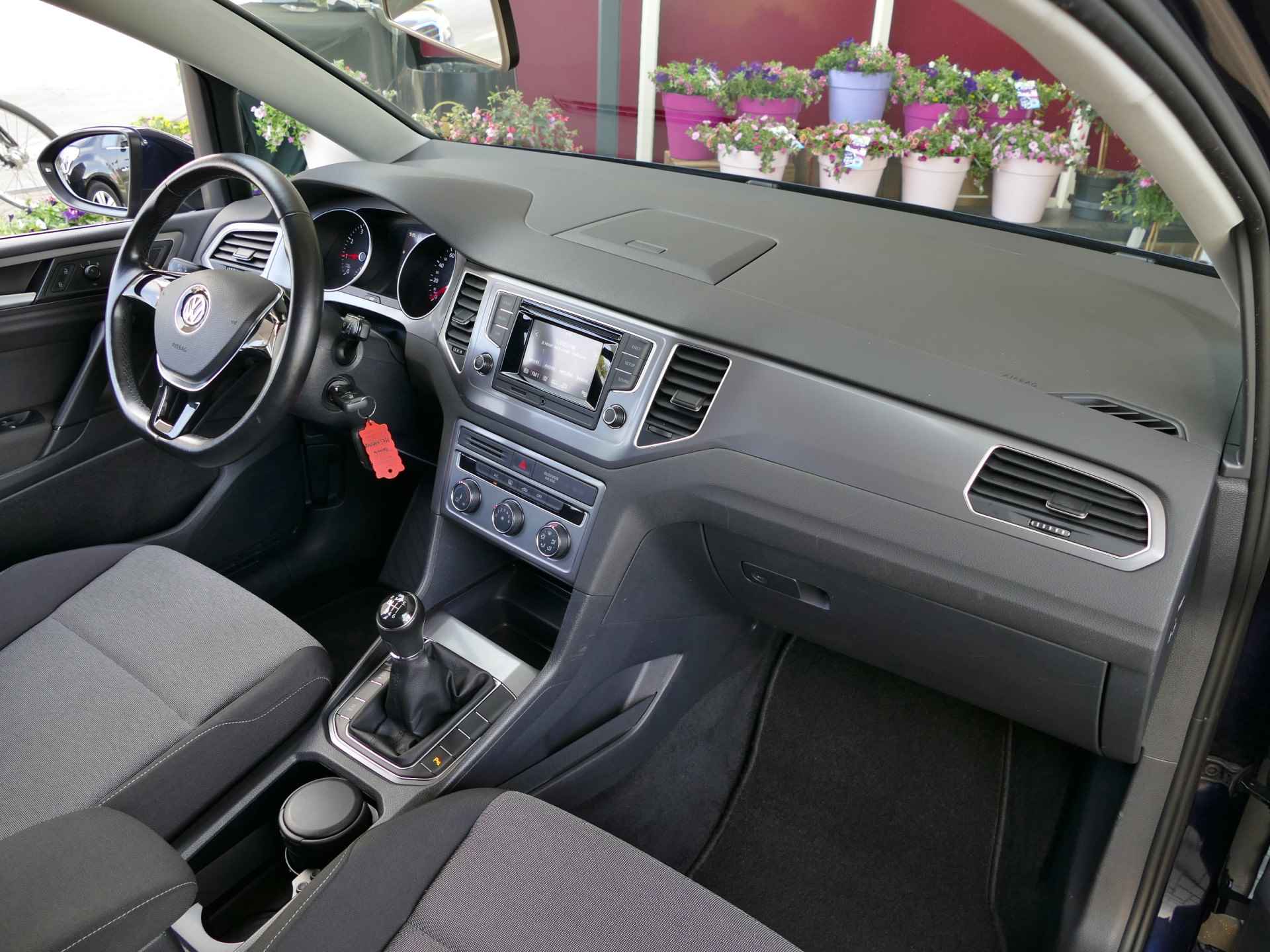 Volkswagen Golf Sportsvan 1.0 TSI 115 pk | trekhaak | parkeersensoren | airco | 100% onderhouden - 32/42