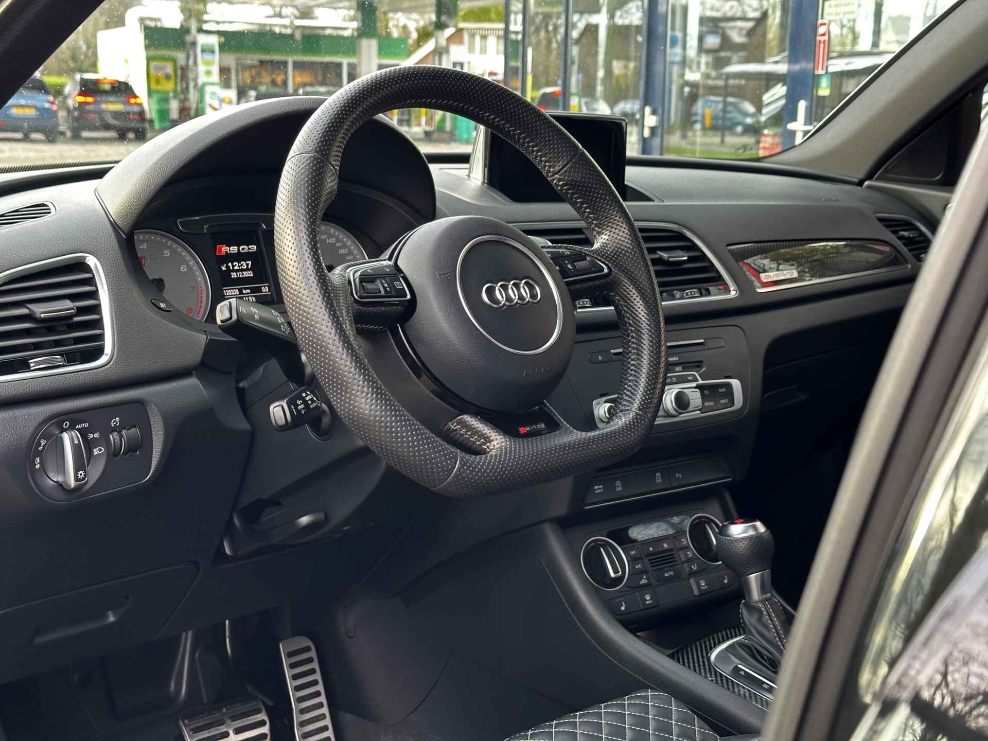Audi RS Q3 2.5 TFSI quattro Pro Line Plus | Schuif-kanteldak | 20 inch | Stoelverw. | Carbon | Navi | Keyless | Camera - 15/40