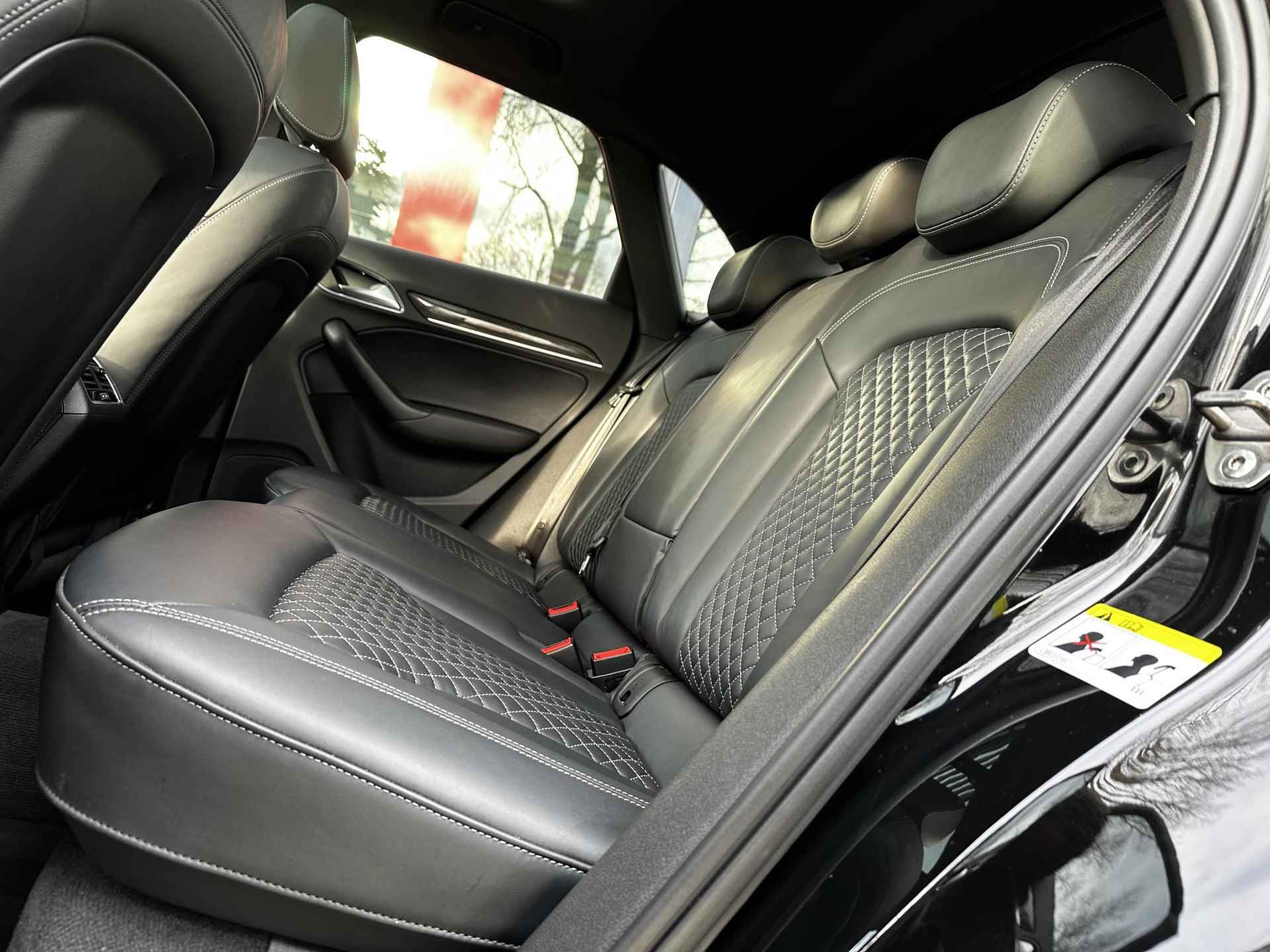 Audi RS Q3 2.5 TFSI quattro Pro Line Plus | Schuif-kanteldak | 20 inch | Stoelverw. | Carbon | Navi | Keyless | Camera - 20/40