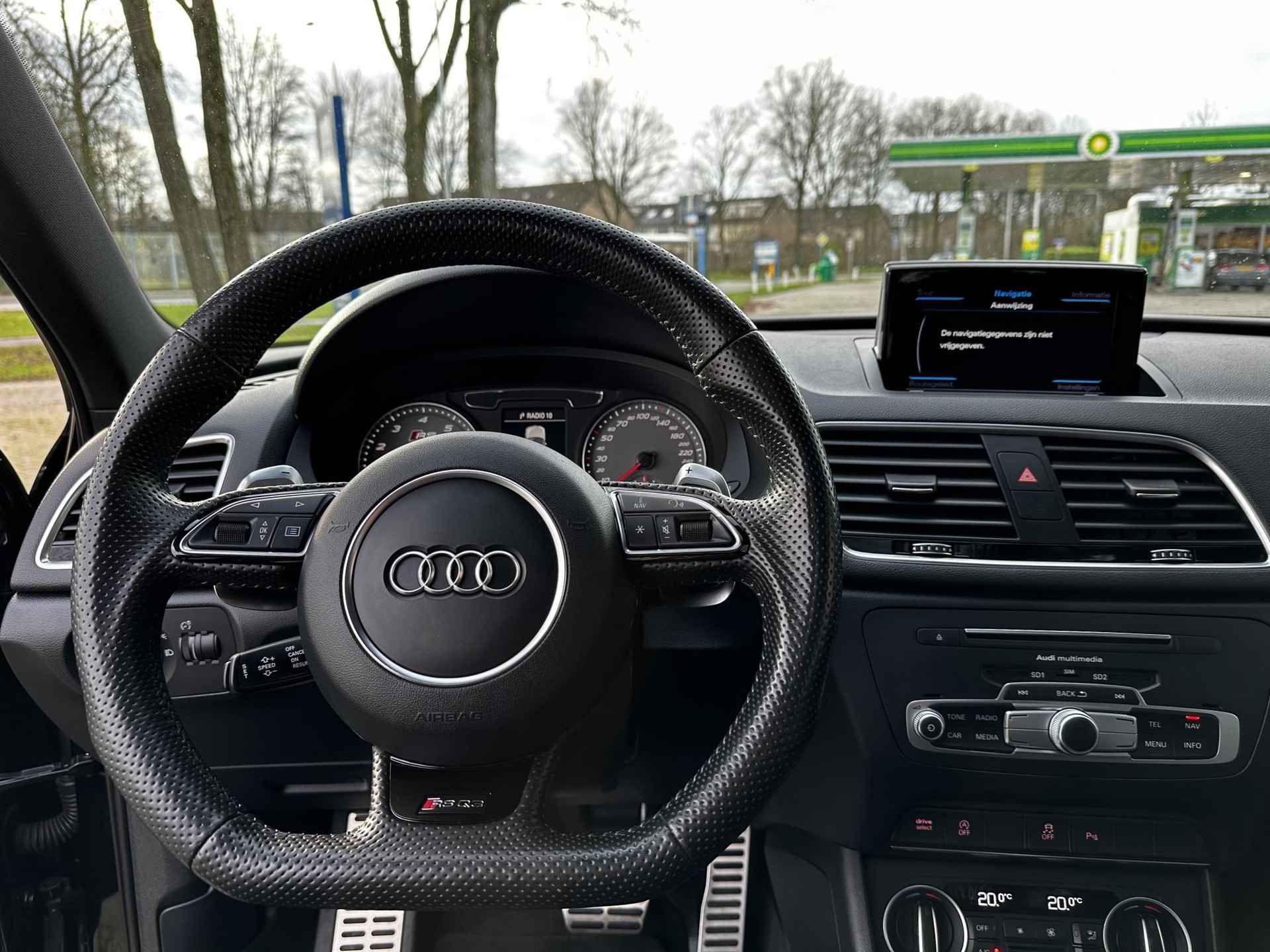Audi RS Q3 2.5 TFSI quattro Pro Line Plus | Schuif-kanteldak | 20 inch | Stoelverw. | Carbon | Navi | Keyless | Camera - 25/40