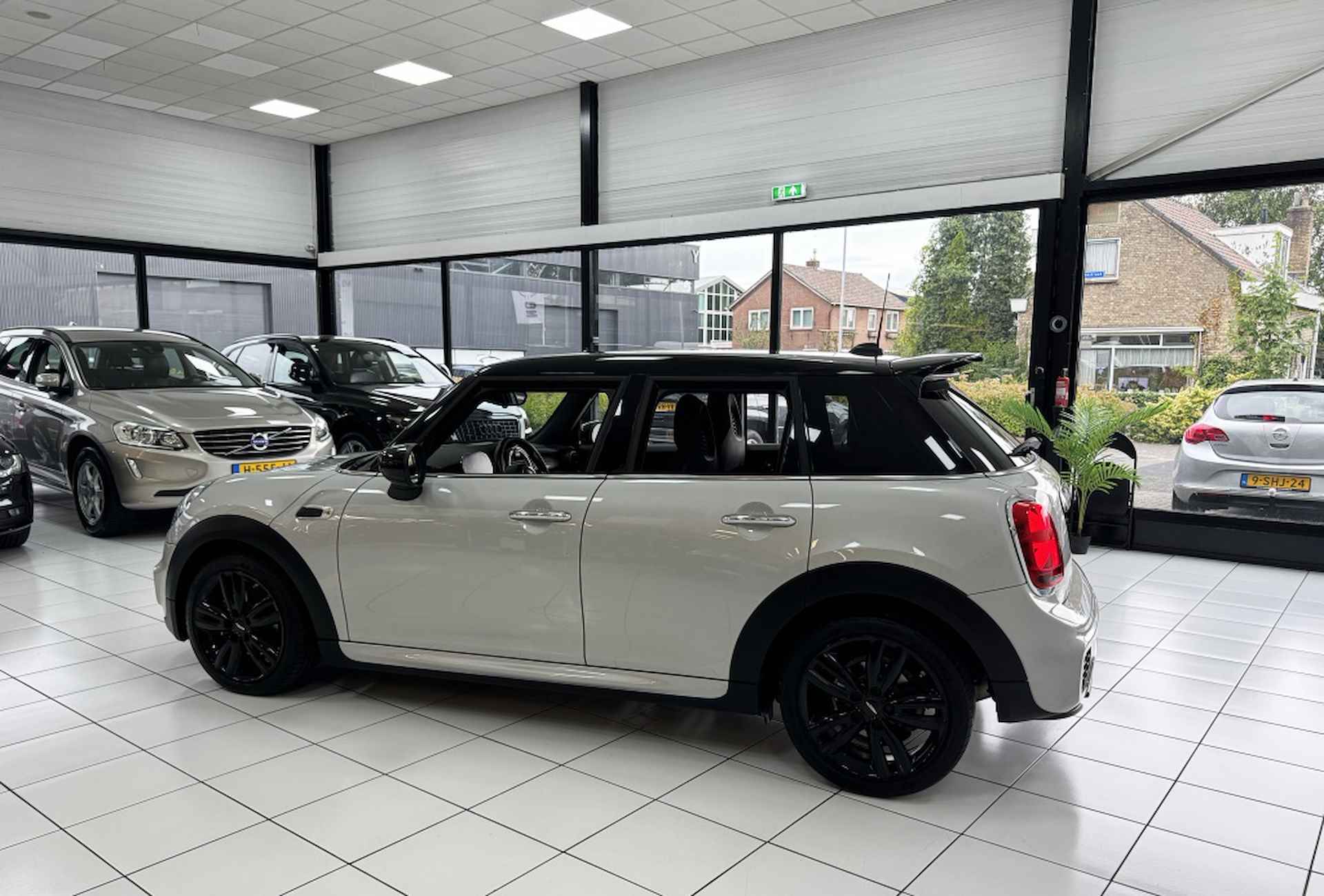 Mini Mini 1.5 Cooper JCW Uitvoering - 11/35