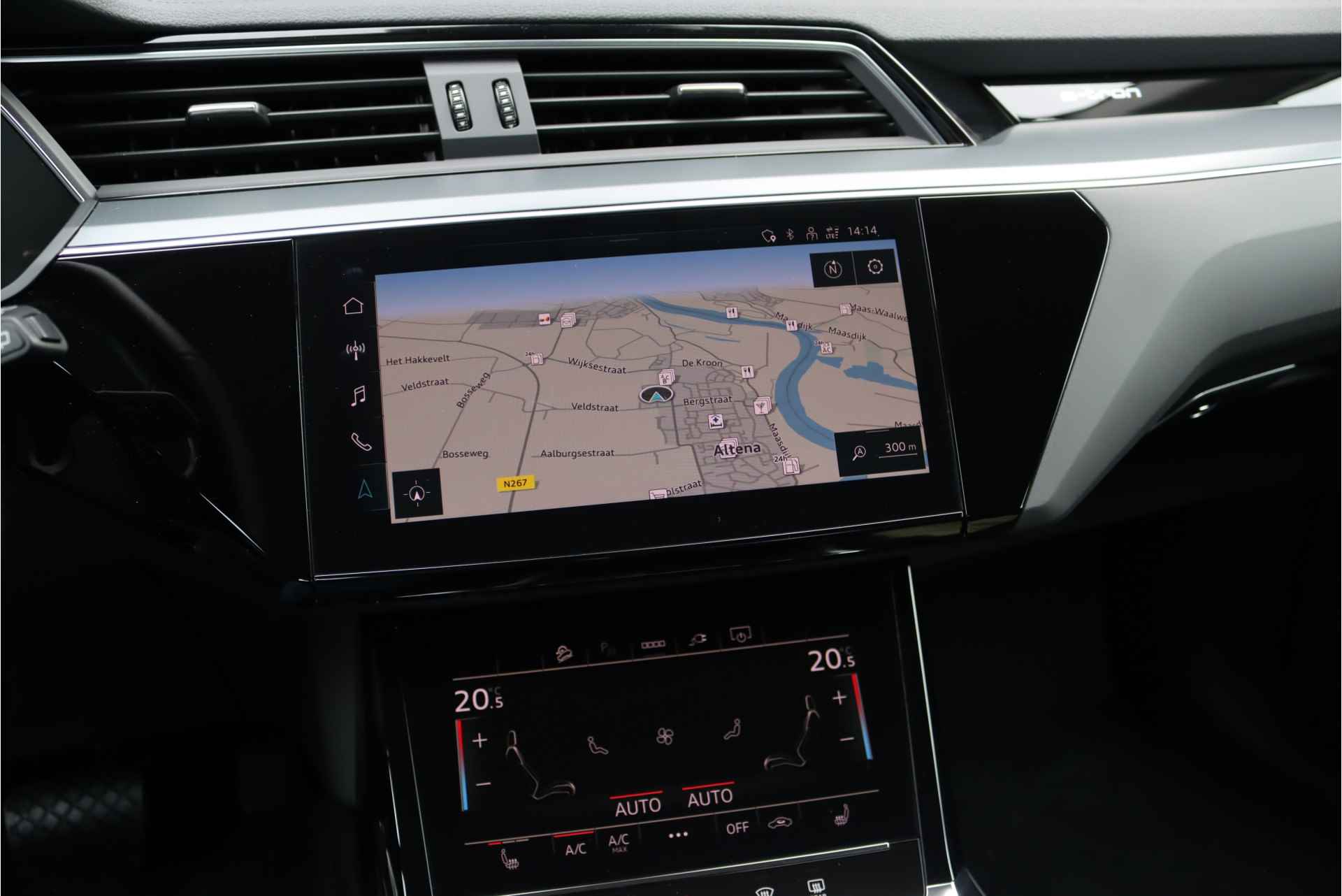 Audi e-tron 55 Quattro Advanced edition 95 kWh, Luchtvering, MMI Navigation Plus, Memory, Camera, Keyless Go, Voorklimatisering, Lane Depature Warning, Parkeerhulp Plus, Cruise Control, DAB, Stoelverwarming, Etc. - 7/34