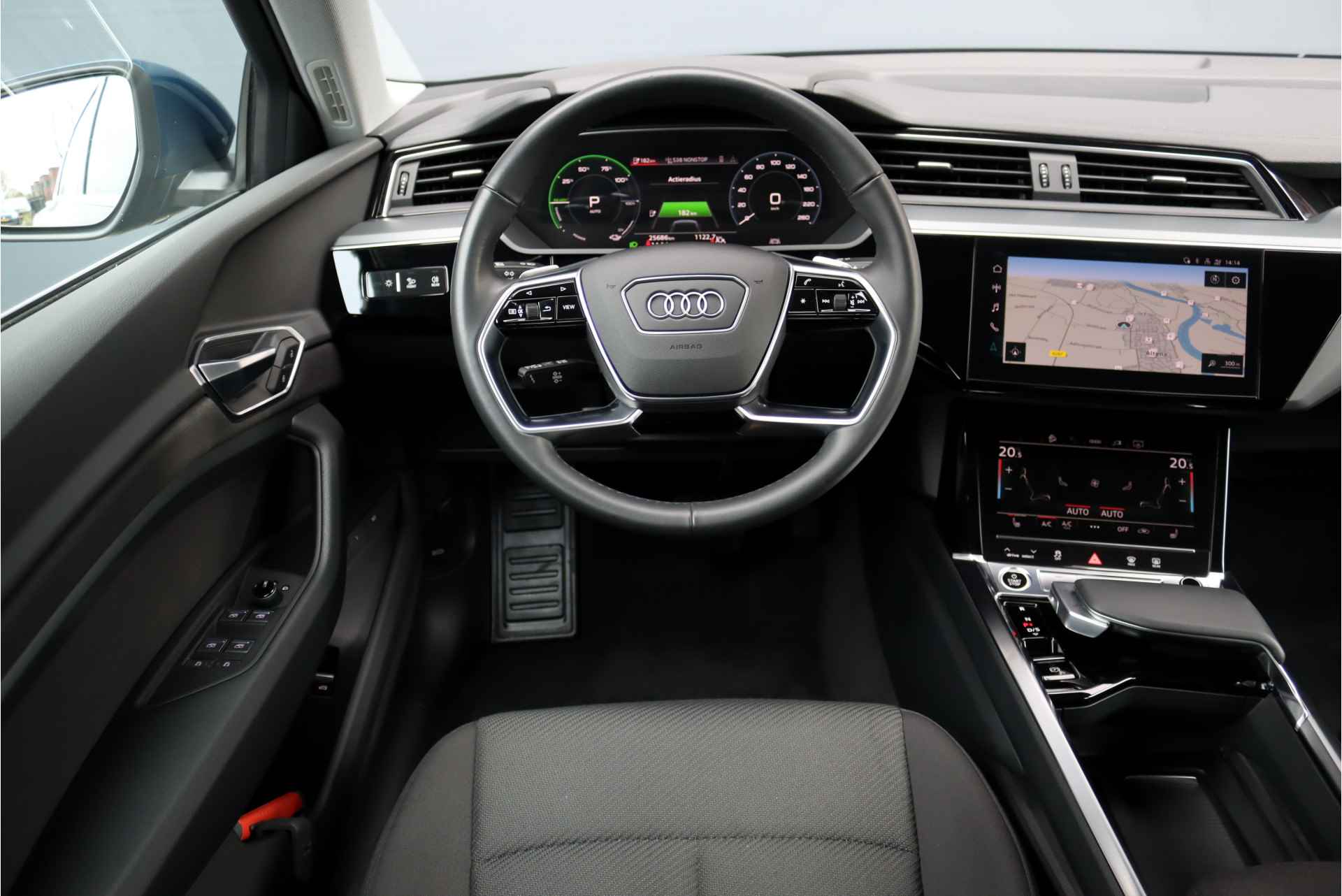 Audi e-tron 55 Quattro Advanced edition 95 kWh, Luchtvering, MMI Navigation Plus, Memory, Camera, Keyless Go, Voorklimatisering, Lane Depature Warning, Parkeerhulp Plus, Cruise Control, DAB, Stoelverwarming, Etc. - 11/34