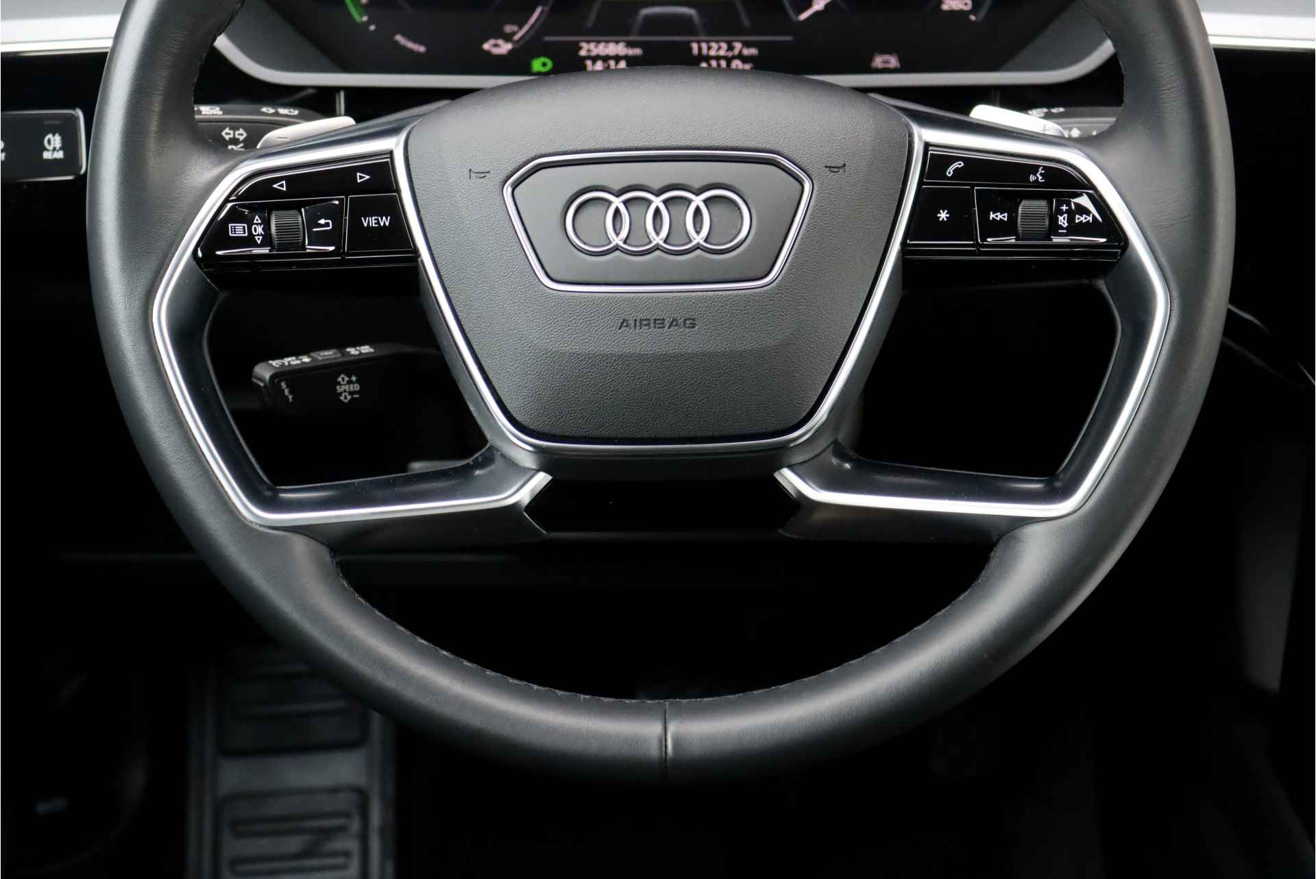 Audi e-tron 55 Quattro Advanced edition 95 kWh, Luchtvering, MMI Navigation Plus, Memory, Camera, Keyless Go, Voorklimatisering, Lane Depature Warning, Parkeerhulp Plus, Cruise Control, DAB, Stoelverwarming, Etc. - 13/34