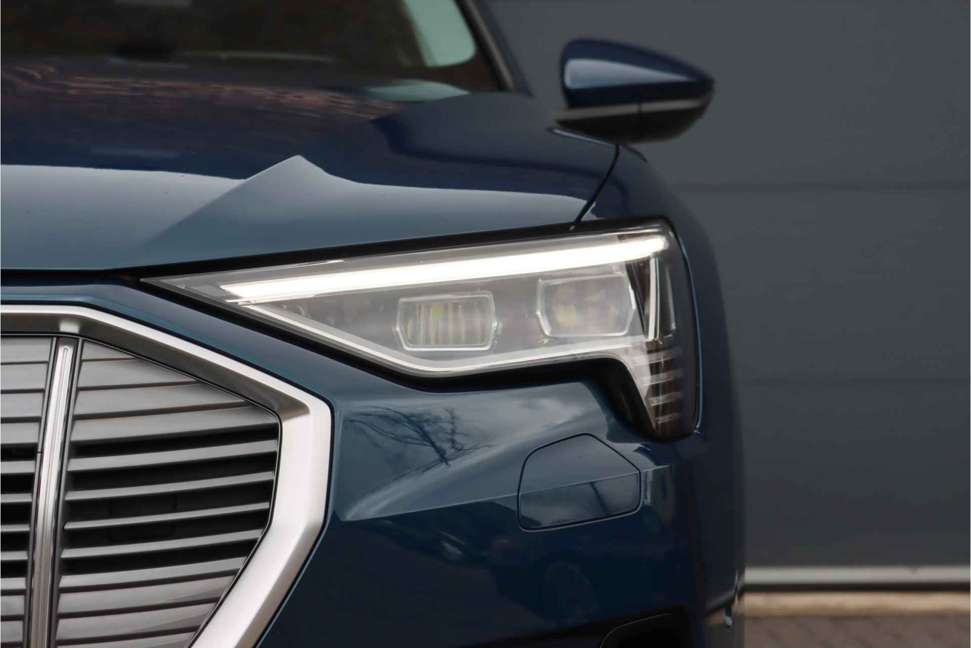 Audi e-tron 55 Quattro Advanced edition 95 kWh, Luchtvering, MMI Navigation Plus, Memory, Camera, Keyless Go, Voorklimatisering, Lane Depature Warning, Parkeerhulp Plus, Cruise Control, DAB, Stoelverwarming, Etc. - 22/34