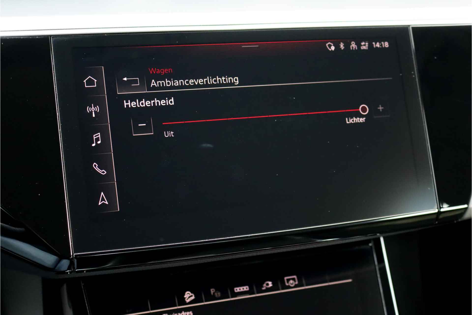 Audi e-tron 55 Quattro Advanced edition 95 kWh, Luchtvering, MMI Navigation Plus, Memory, Camera, Keyless Go, Voorklimatisering, Lane Depature Warning, Parkeerhulp Plus, Cruise Control, DAB, Stoelverwarming, Etc. - 23/34