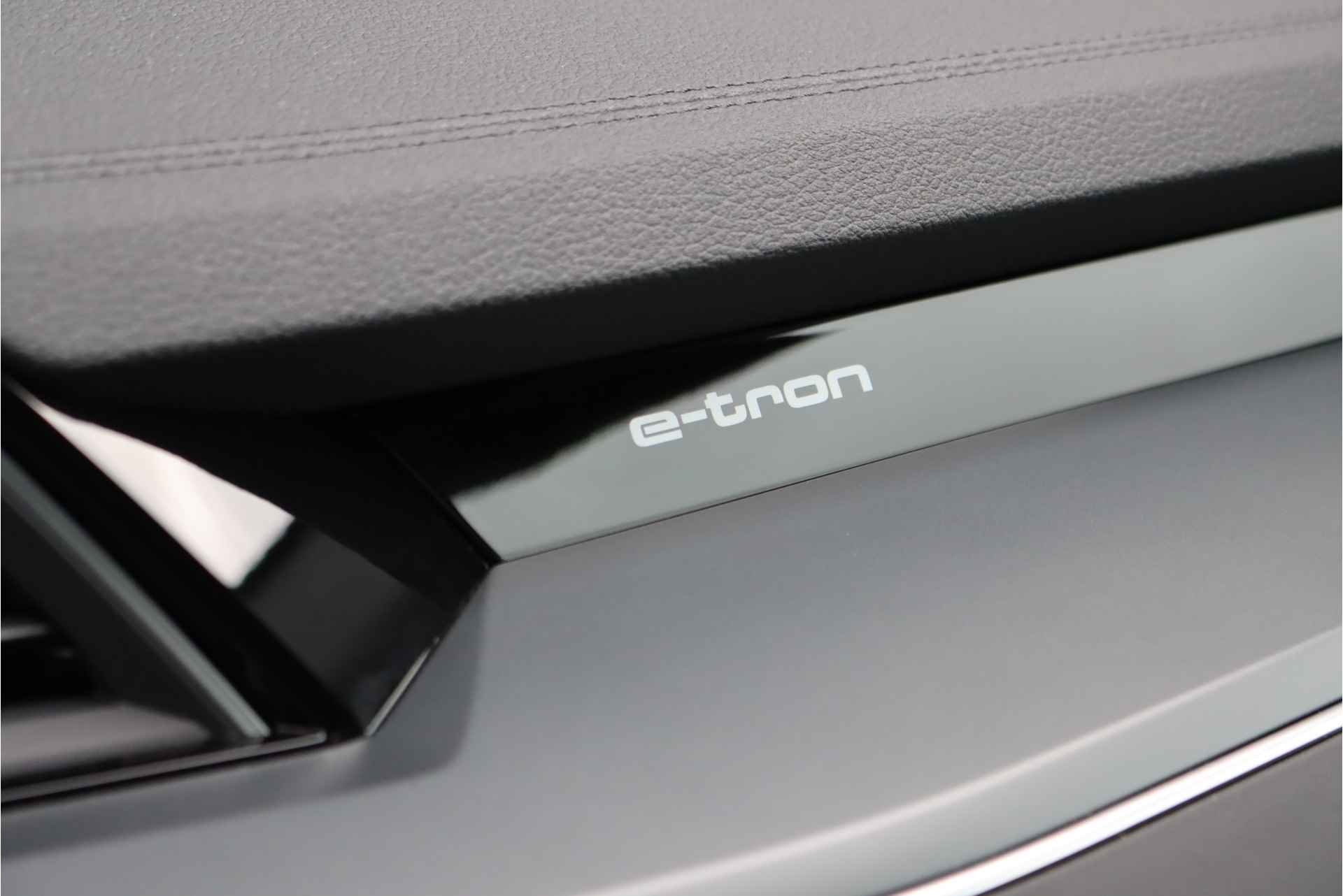 Audi e-tron 55 Quattro Advanced edition 95 kWh, Luchtvering, MMI Navigation Plus, Memory, Camera, Keyless Go, Voorklimatisering, Lane Depature Warning, Parkeerhulp Plus, Cruise Control, DAB, Stoelverwarming, Etc. - 28/34