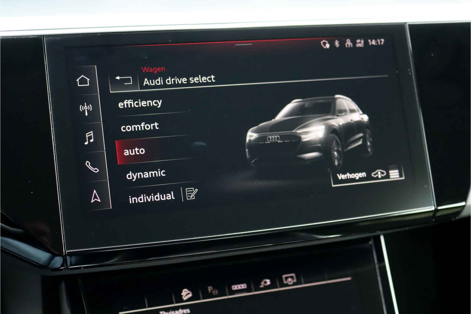 Audi e-tron 55 Quattro Advanced edition 95 kWh, Luchtvering, MMI Navigation Plus, Memory, Camera, Keyless Go, Voorklimatisering, Lane Depature Warning, Parkeerhulp Plus, Cruise Control, DAB, Stoelverwarming, Etc. - 33/34