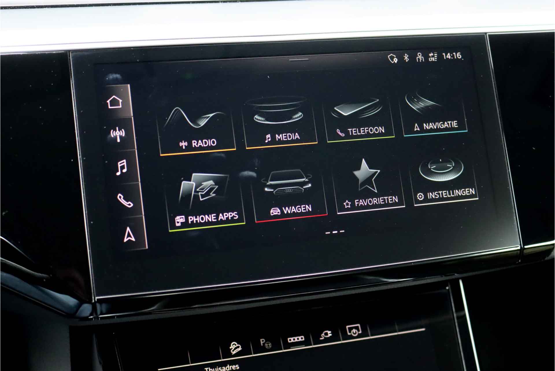 Audi e-tron 55 Quattro Advanced edition 95 kWh, Luchtvering, MMI Navigation Plus, Memory, Camera, Keyless Go, Voorklimatisering, Lane Depature Warning, Parkeerhulp Plus, Cruise Control, DAB, Stoelverwarming, Etc. - 34/34