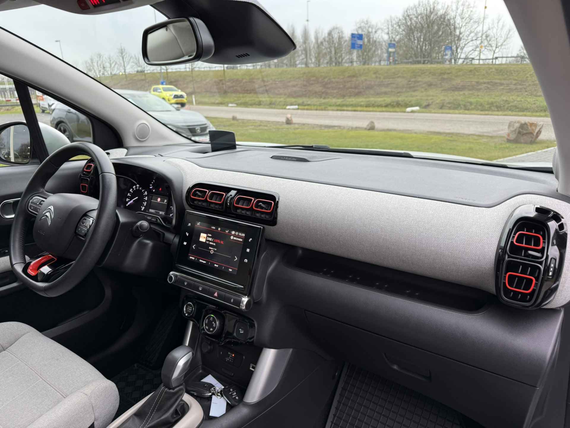 Citroën C3 Aircross 1.2 PureTech S&S Shine Automaat I Pano dak I Carplay l 4season - 15/42