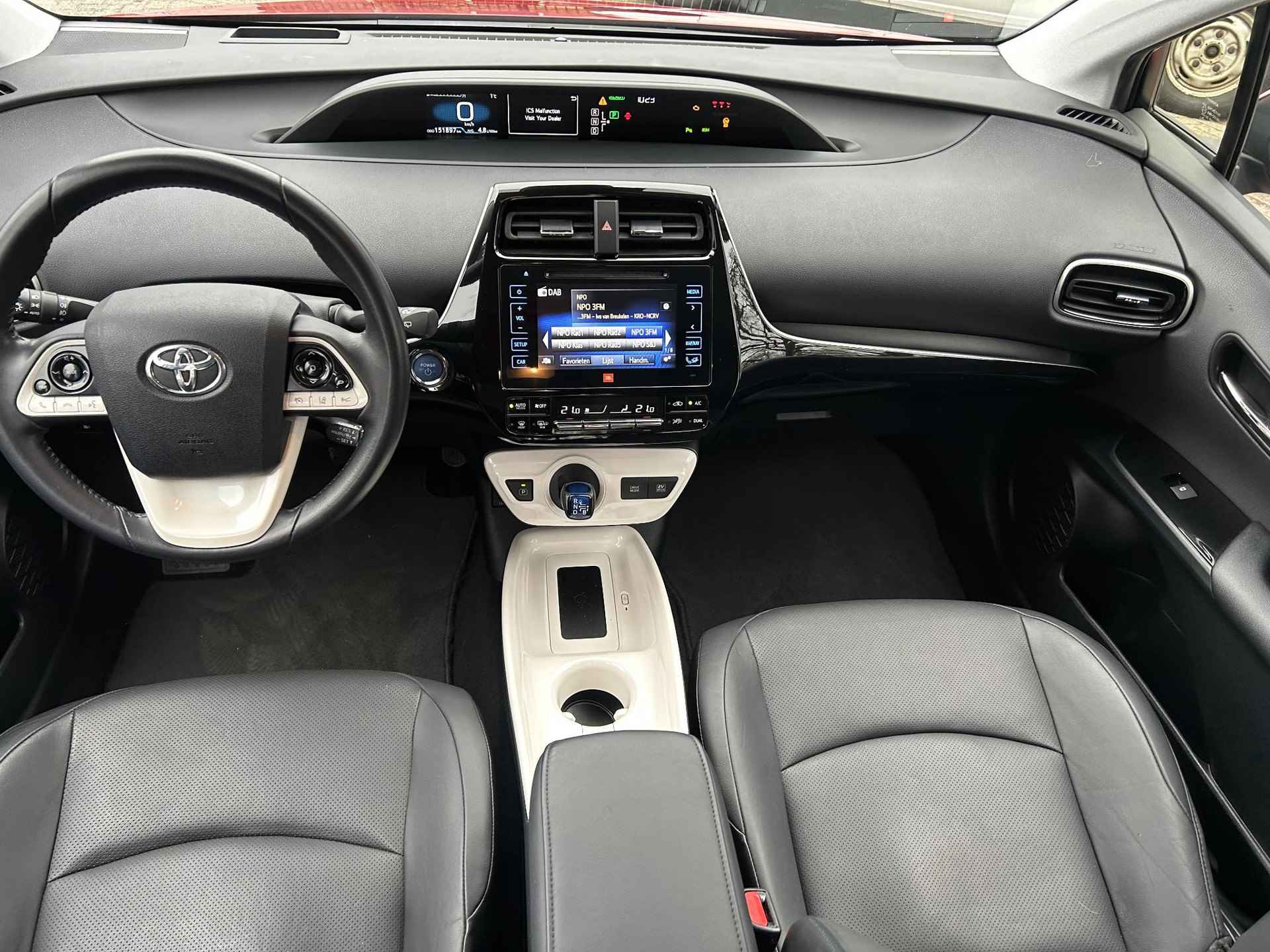 Toyota Prius 1.8 Executive Lederen bekleding | Head-up display | Blind spot | JBL | Trekhaak - 6/26