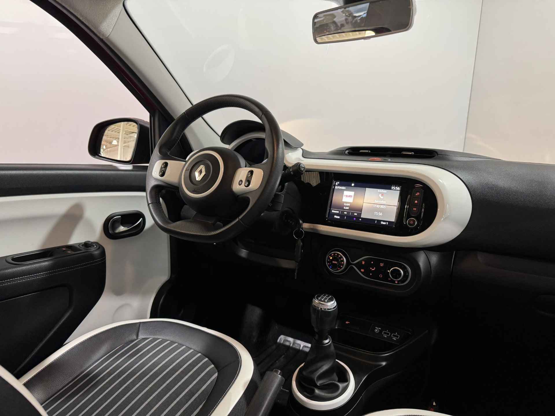 Renault Twingo 75PK SCe Intens | Apple CarPlay/Android Auto | Lichtmetalen Velgen | Parkeersensoren | Climate Control | Privacy Glass | Cruise Control | Bluetooth | Elektrische Ramen & Spiegels | - 12/29