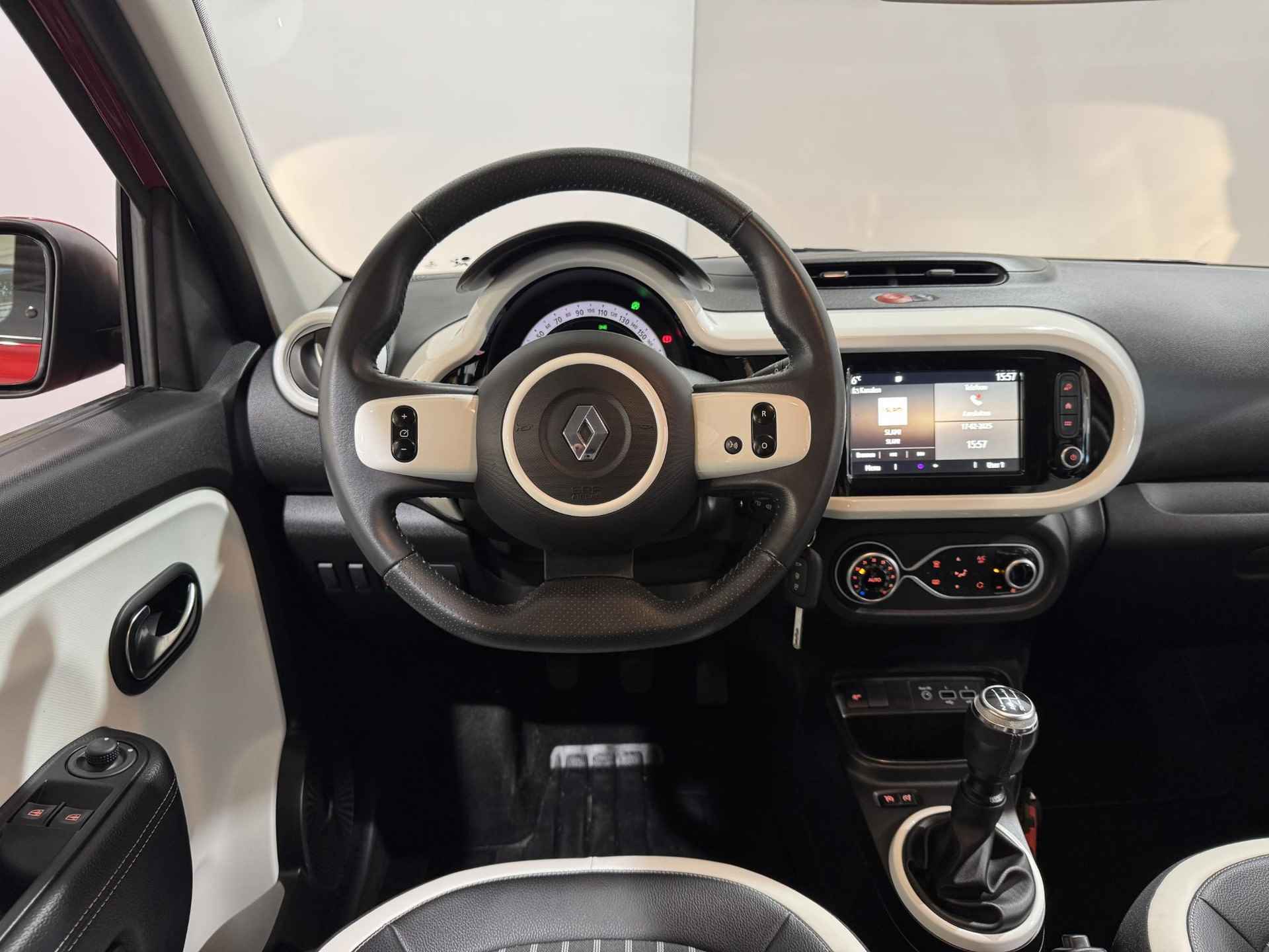 Renault Twingo 75PK SCe Intens | Apple CarPlay/Android Auto | Lichtmetalen Velgen | Parkeersensoren | Climate Control | Privacy Glass | Cruise Control | Bluetooth | Elektrische Ramen & Spiegels | - 13/29