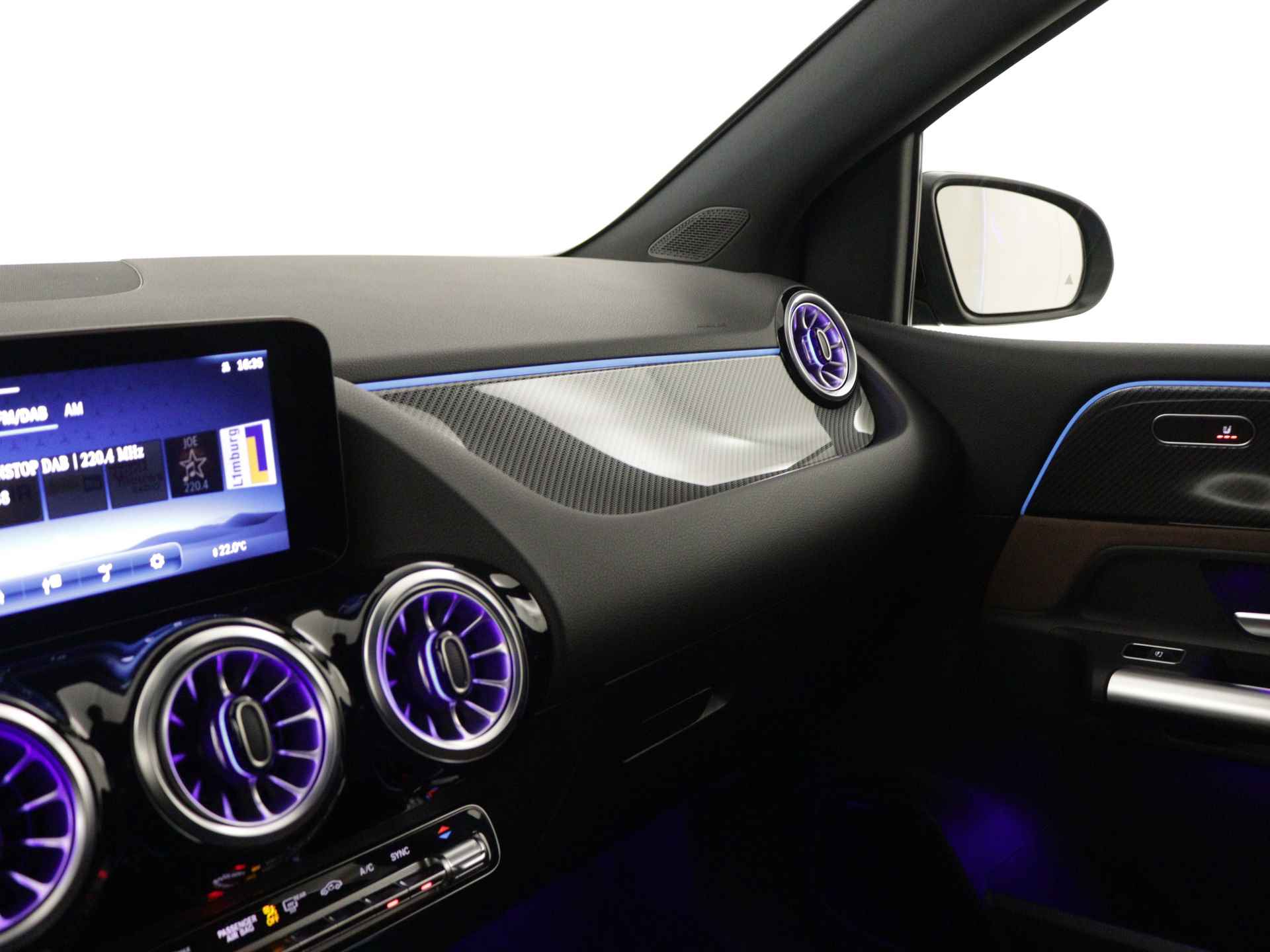 Mercedes-Benz B-Klasse 180 AMG Line | Nightpakket | Premium pakket | GUARD 360° Voertuigbescherming Plus | Parkeerpakket met achteruitrijcamera | EASY PACK achterklep | Keyless-Go comfortpakket | Sfeerverlichting | USB-pakket plus | - 7/35