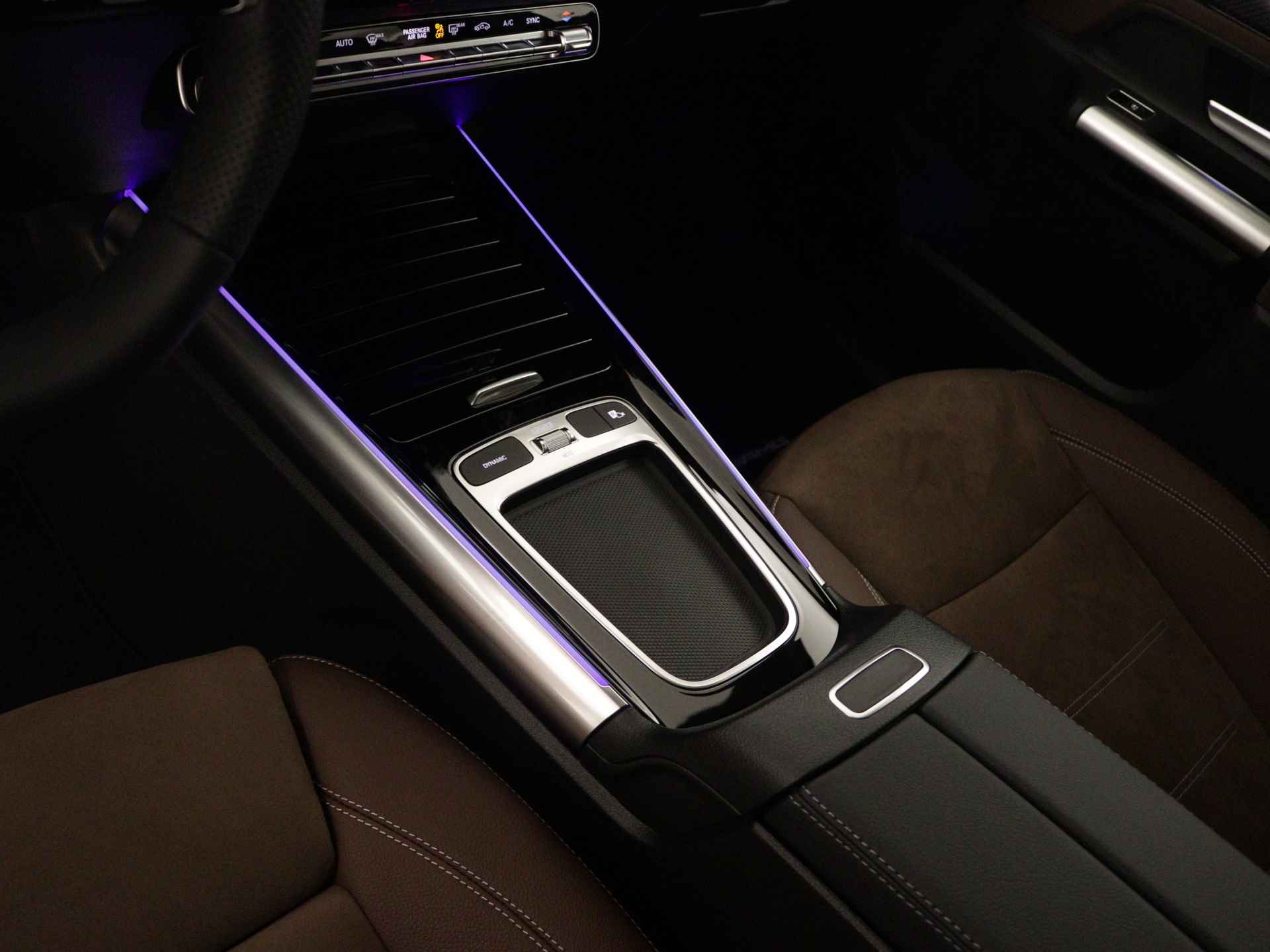 Mercedes-Benz B-Klasse 180 AMG Line | Nightpakket | Premium pakket | GUARD 360° Voertuigbescherming Plus | Parkeerpakket met achteruitrijcamera | EASY PACK achterklep | Keyless-Go comfortpakket | Sfeerverlichting | USB-pakket plus | - 11/35