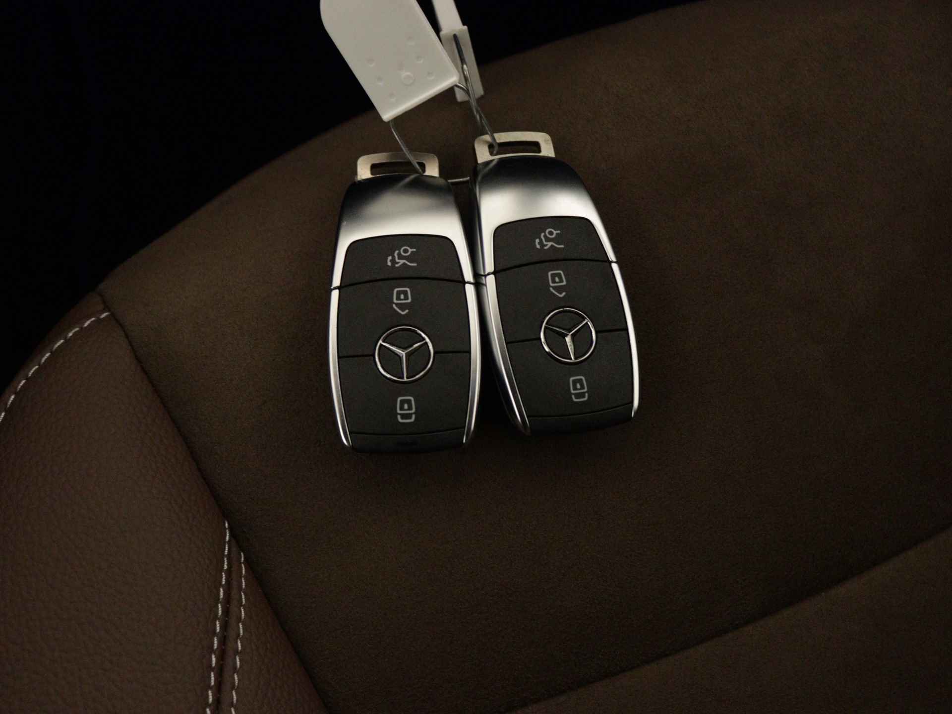 Mercedes-Benz B-Klasse 180 AMG Line | Nightpakket | Premium pakket | GUARD 360° Voertuigbescherming Plus | Parkeerpakket met achteruitrijcamera | EASY PACK achterklep | Keyless-Go comfortpakket | Sfeerverlichting | USB-pakket plus | - 12/35