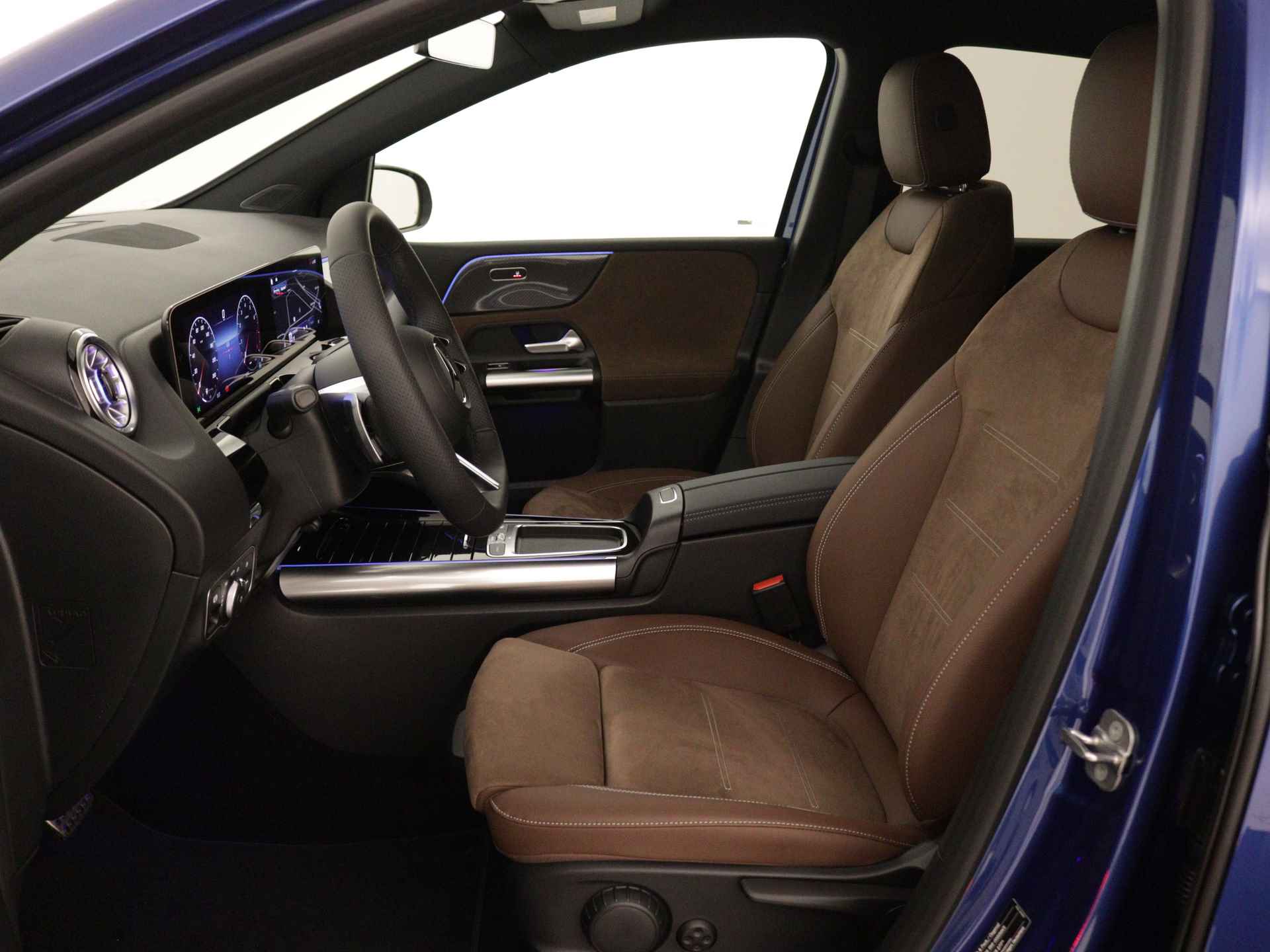 Mercedes-Benz B-Klasse 180 AMG Line | Nightpakket | Premium pakket | GUARD 360° Voertuigbescherming Plus | Parkeerpakket met achteruitrijcamera | EASY PACK achterklep | Keyless-Go comfortpakket | Sfeerverlichting | USB-pakket plus | - 16/35