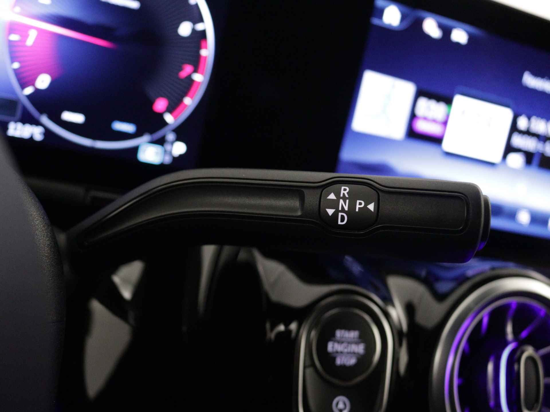Mercedes-Benz B-Klasse 180 AMG Line | Nightpakket | Premium pakket | GUARD 360° Voertuigbescherming Plus | Parkeerpakket met achteruitrijcamera | EASY PACK achterklep | Keyless-Go comfortpakket | Sfeerverlichting | USB-pakket plus | - 21/35