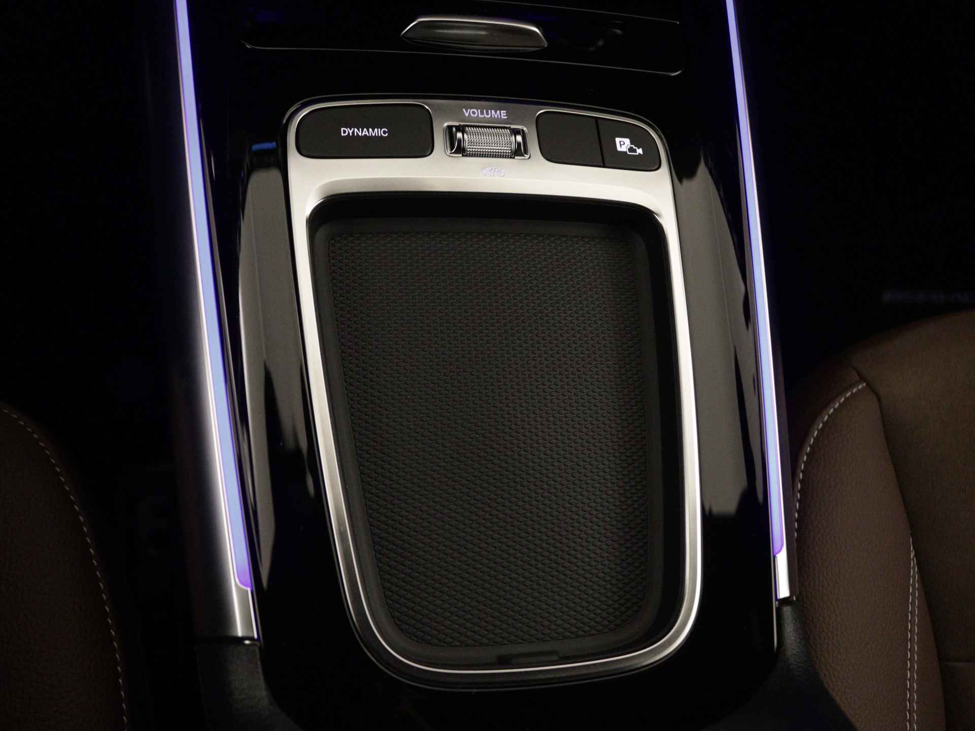 Mercedes-Benz B-Klasse 180 AMG Line | Nightpakket | Premium pakket | GUARD 360° Voertuigbescherming Plus | Parkeerpakket met achteruitrijcamera | EASY PACK achterklep | Keyless-Go comfortpakket | Sfeerverlichting | USB-pakket plus | - 29/35