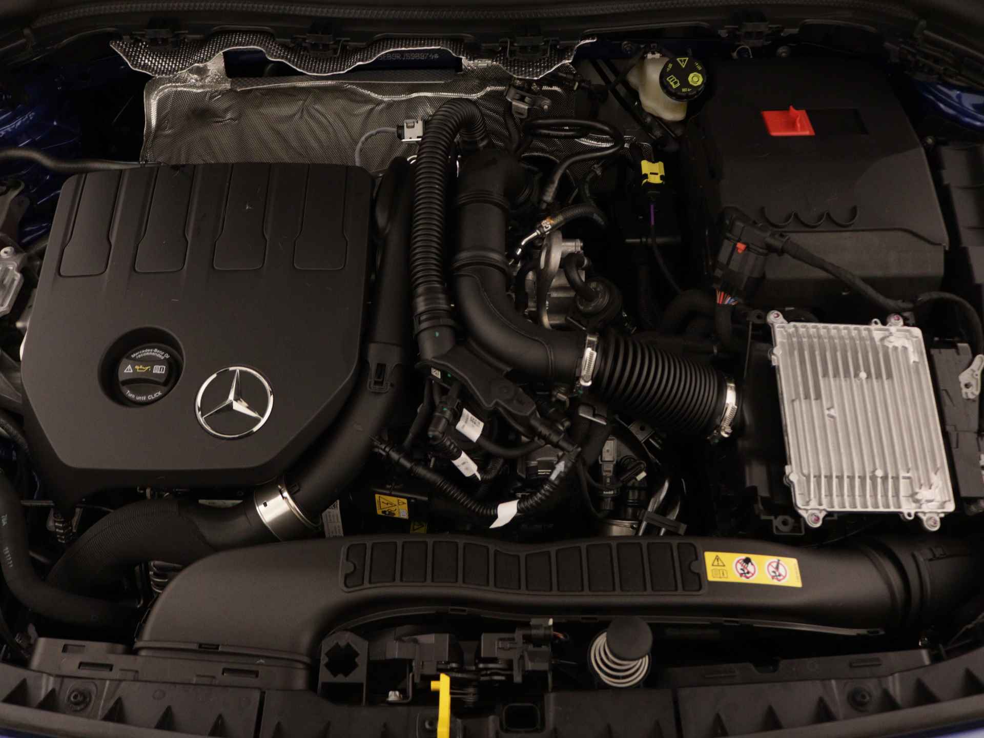 Mercedes-Benz B-Klasse 180 AMG Line | Nightpakket | Premium pakket | GUARD 360° Voertuigbescherming Plus | Parkeerpakket met achteruitrijcamera | EASY PACK achterklep | Keyless-Go comfortpakket | Sfeerverlichting | USB-pakket plus | - 35/35