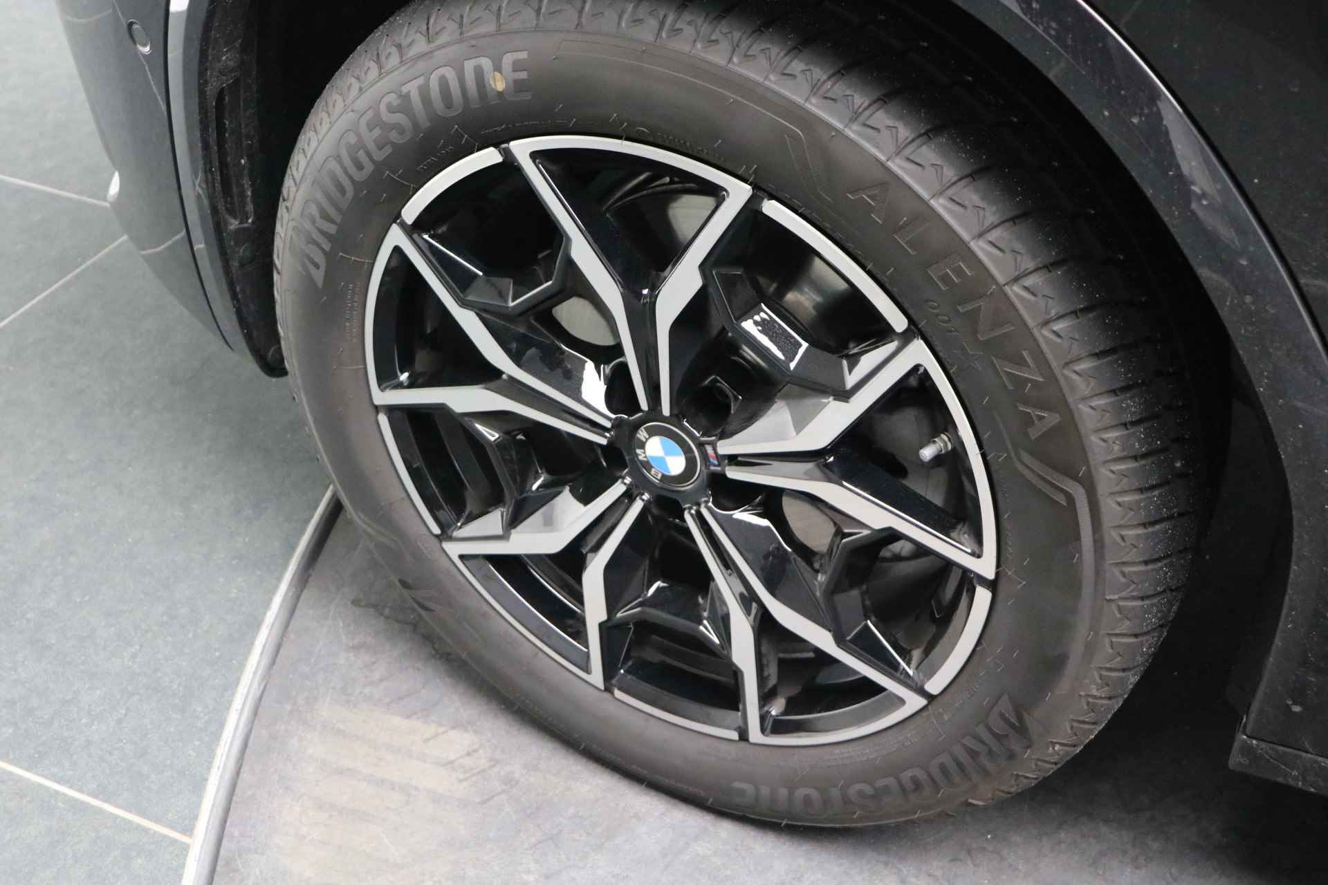 BMW X4 xDrive20i High Executive M Sport Automaat / Sportstoelen / Laserlight / Parking Assistant / M Sportonderstel / Live Cockpit Professional / Stoelverwarming - 7/24