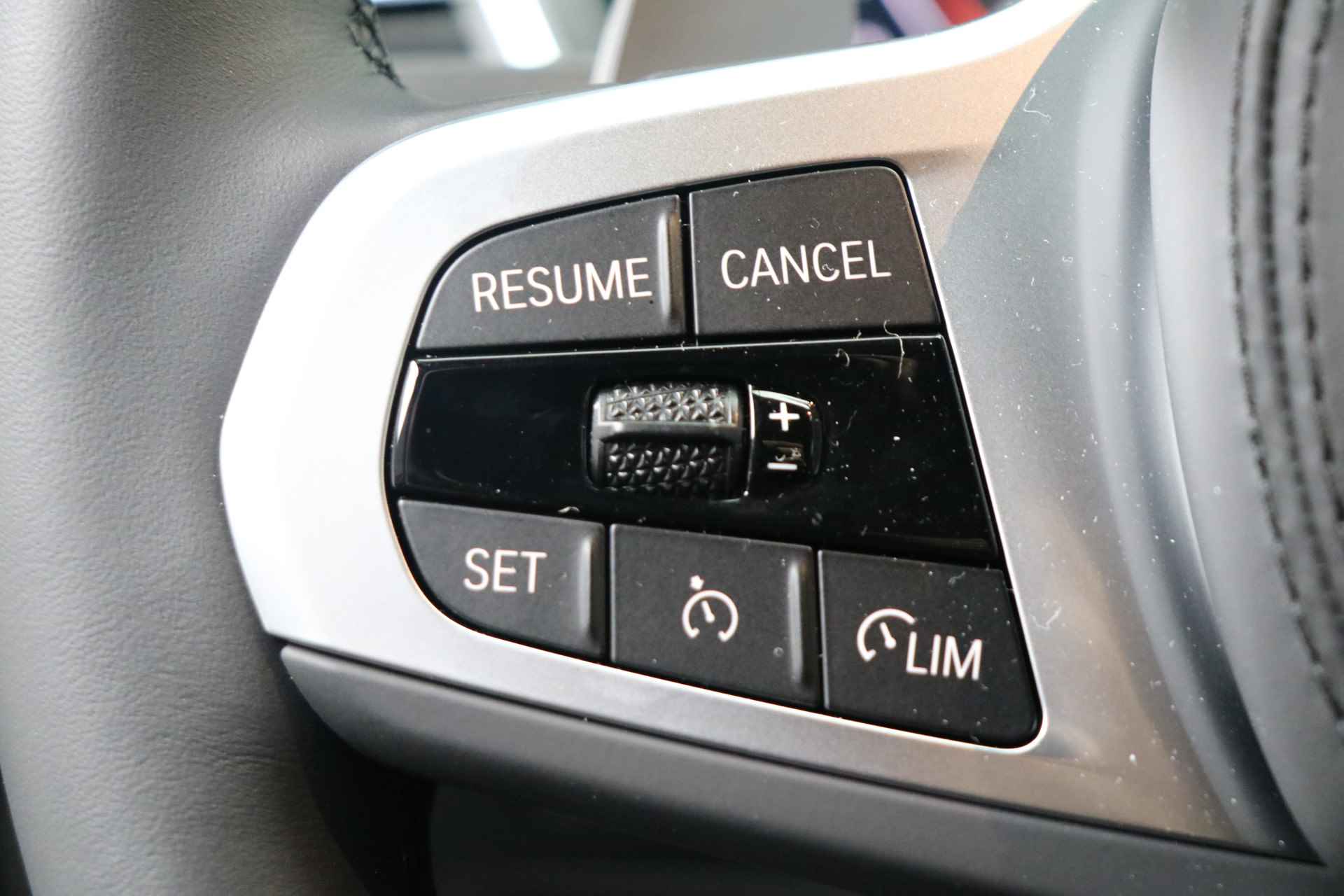 BMW X4 xDrive20i High Executive M Sport Automaat / Sportstoelen / Laserlight / Parking Assistant / M Sportonderstel / Live Cockpit Professional / Stoelverwarming - 10/24