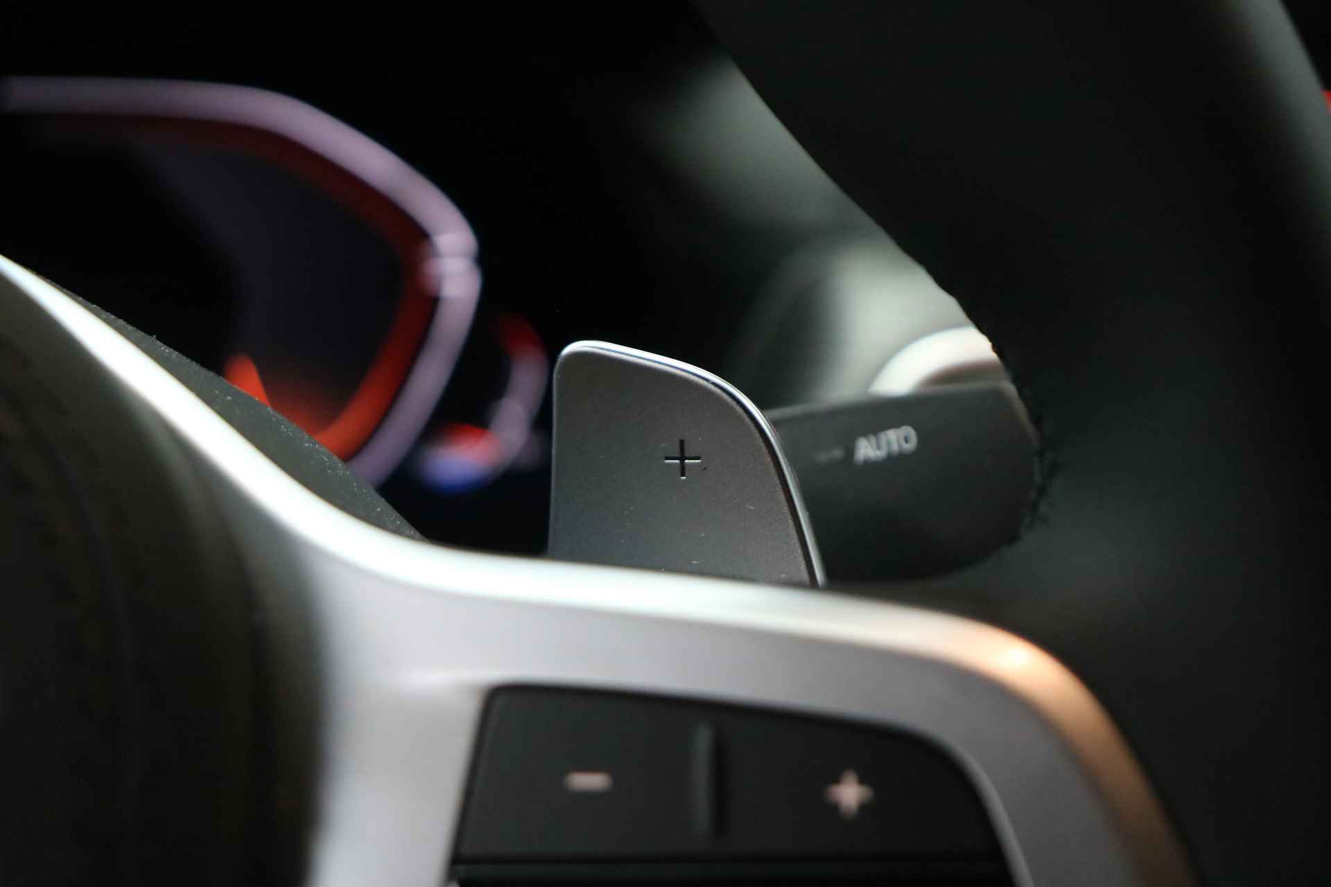 BMW X4 xDrive20i High Executive M Sport Automaat / Sportstoelen / Laserlight / Parking Assistant / M Sportonderstel / Live Cockpit Professional / Stoelverwarming - 13/24