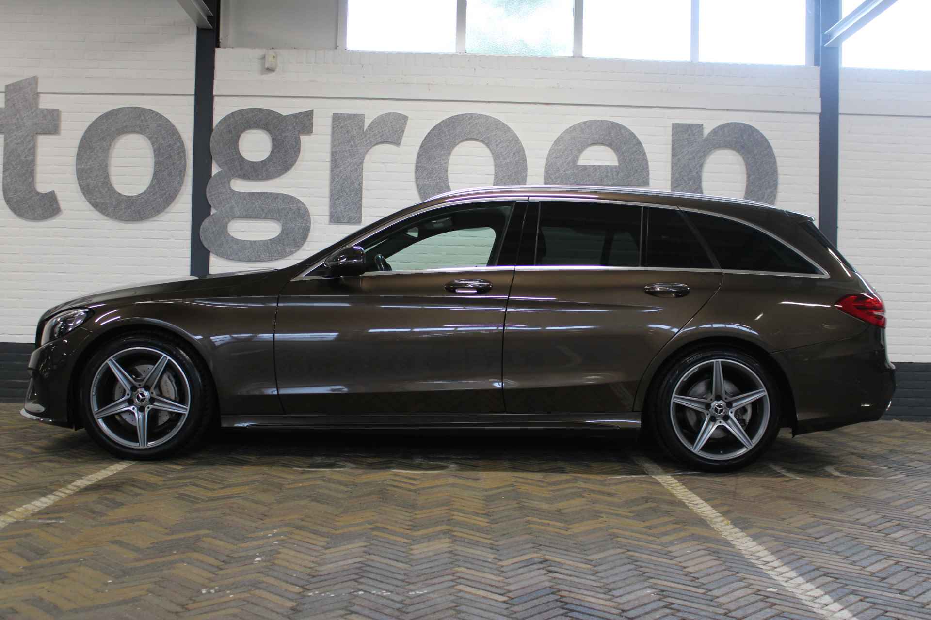 Mercedes-Benz C-Klasse Estate 180 AMG Sport Edition | Incl. 12 maanden garantie | Automaat | Afneembare trekhaak | Navigatie | Cruise control | Climate control | Vol leder | Stoelverwarming | Zwarte hemel | 18'' LM | Parkeersensoren | - 17/52