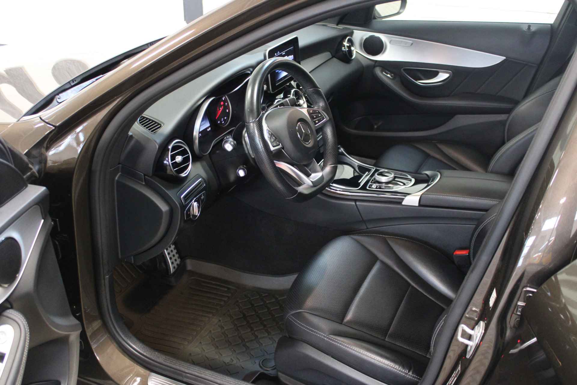 Mercedes-Benz C-Klasse Estate 180 AMG Sport Edition | Incl. 12 maanden garantie | Automaat | Afneembare trekhaak | Navigatie | Cruise control | Climate control | Vol leder | Stoelverwarming | Zwarte hemel | 18'' LM | Parkeersensoren | - 19/52