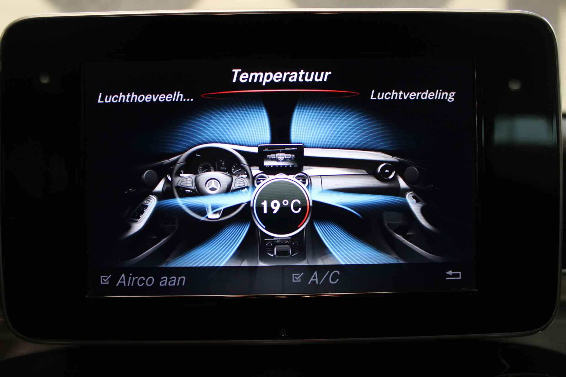 Mercedes-Benz C-Klasse Estate 180 AMG Sport Edition | Incl. 12 maanden garantie | Automaat | Afneembare trekhaak | Navigatie | Cruise control | Climate control | Vol leder | Stoelverwarming | Zwarte hemel | 18'' LM | Parkeersensoren | - 40/52