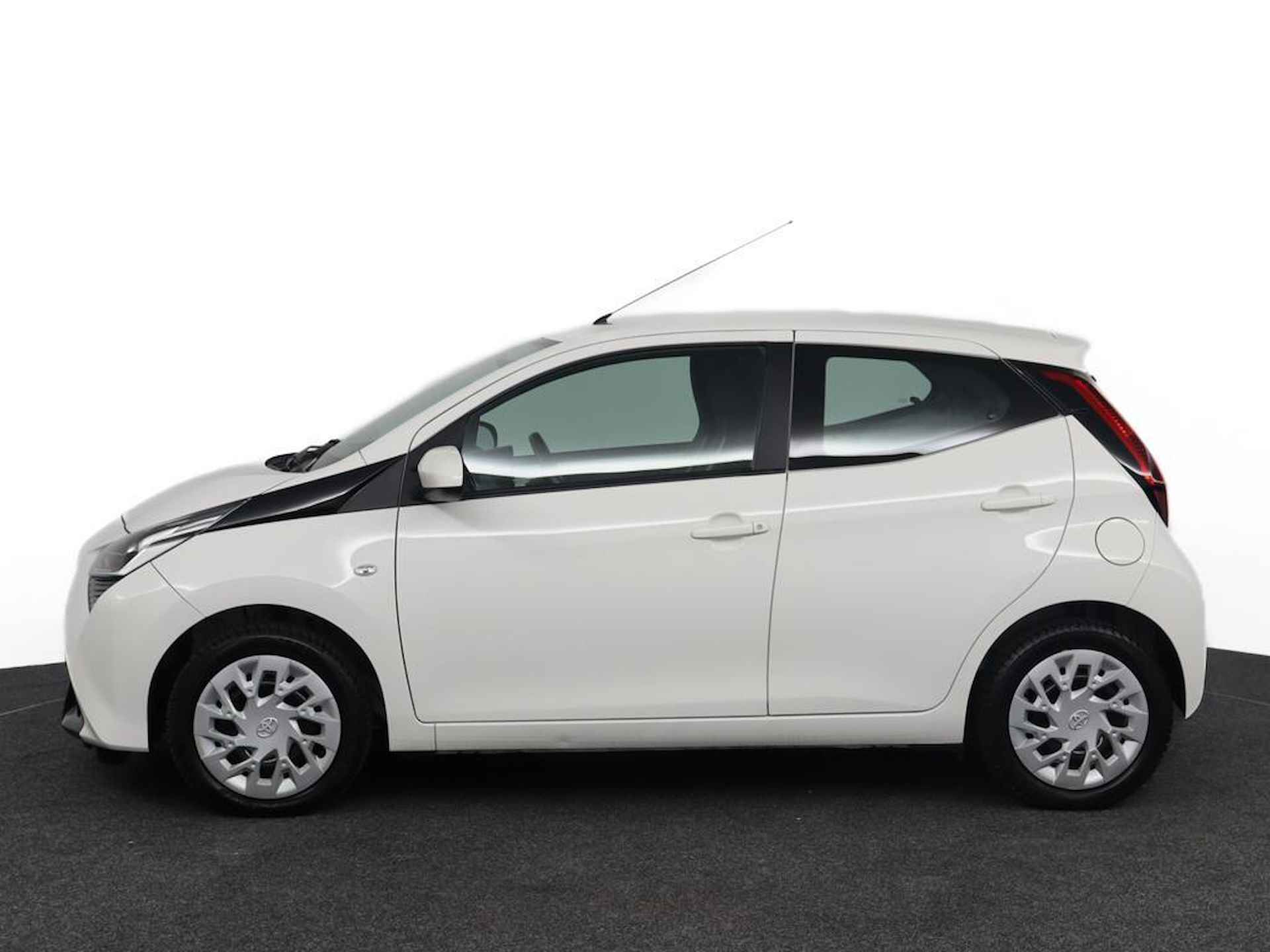 Toyota Aygo 1.0 VVT-i x-play | Apple Carplay | Android Auto | Airconditioning | - 3/46