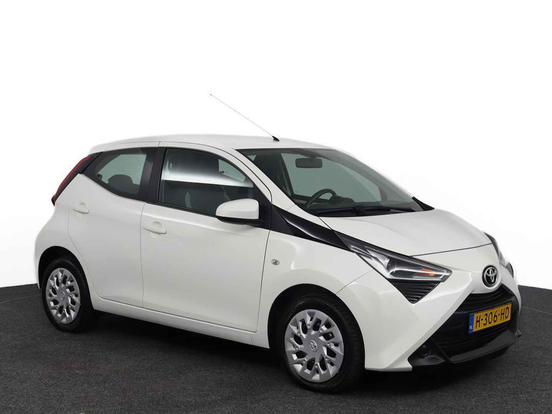 Toyota Aygo 1.0 VVT-i x-play | Apple Carplay | Android Auto | Airconditioning | - 14/46