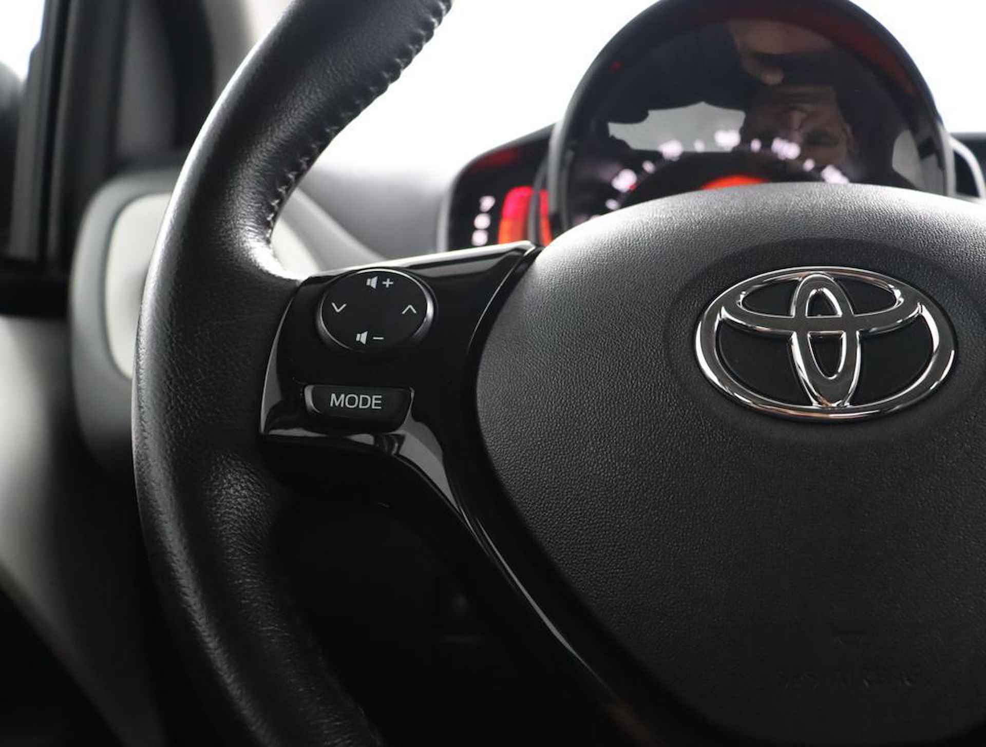 Toyota Aygo 1.0 VVT-i x-play | Apple Carplay | Android Auto | Airconditioning | - 19/46