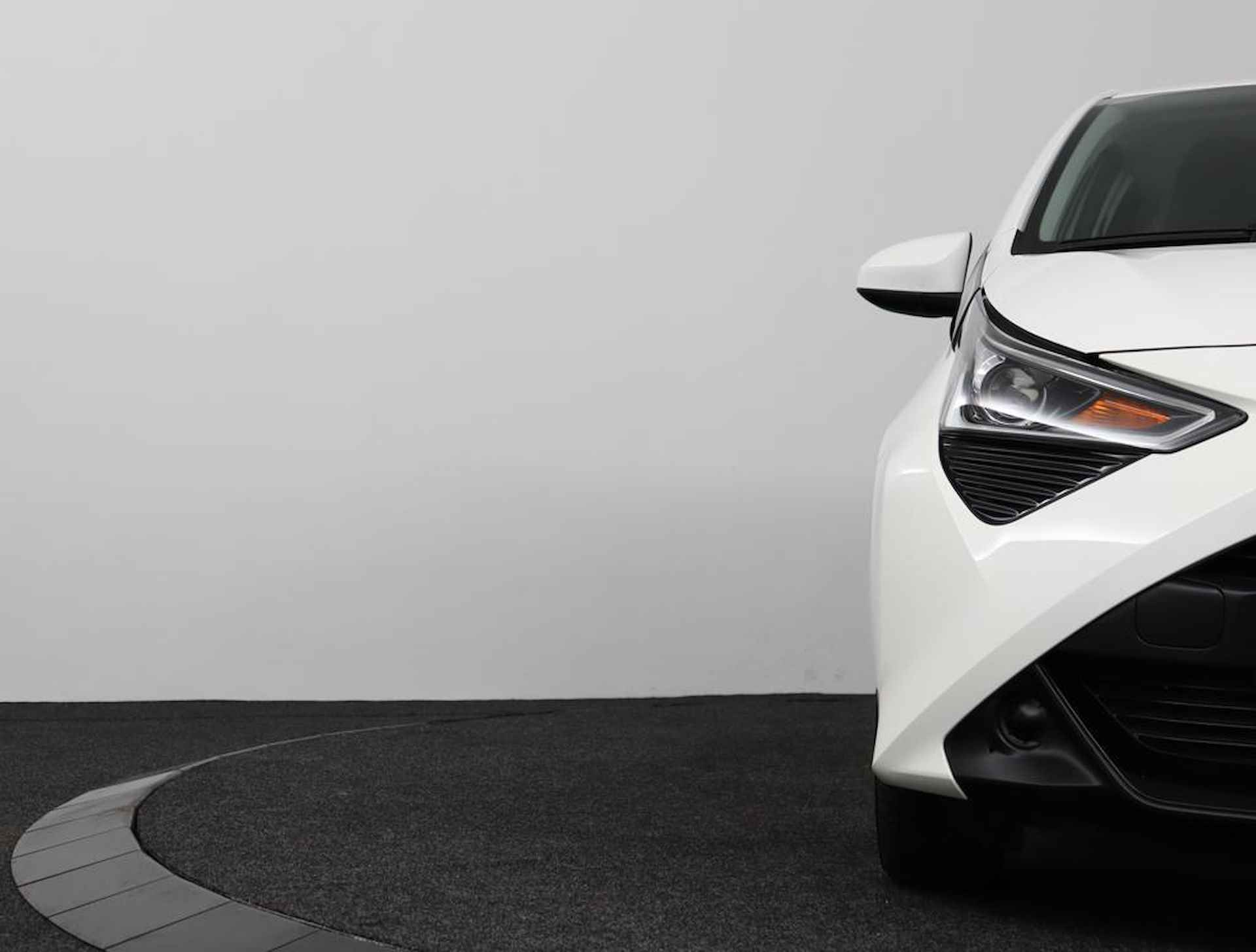 Toyota Aygo 1.0 VVT-i x-play | Apple Carplay | Android Auto | Airconditioning | - 34/46