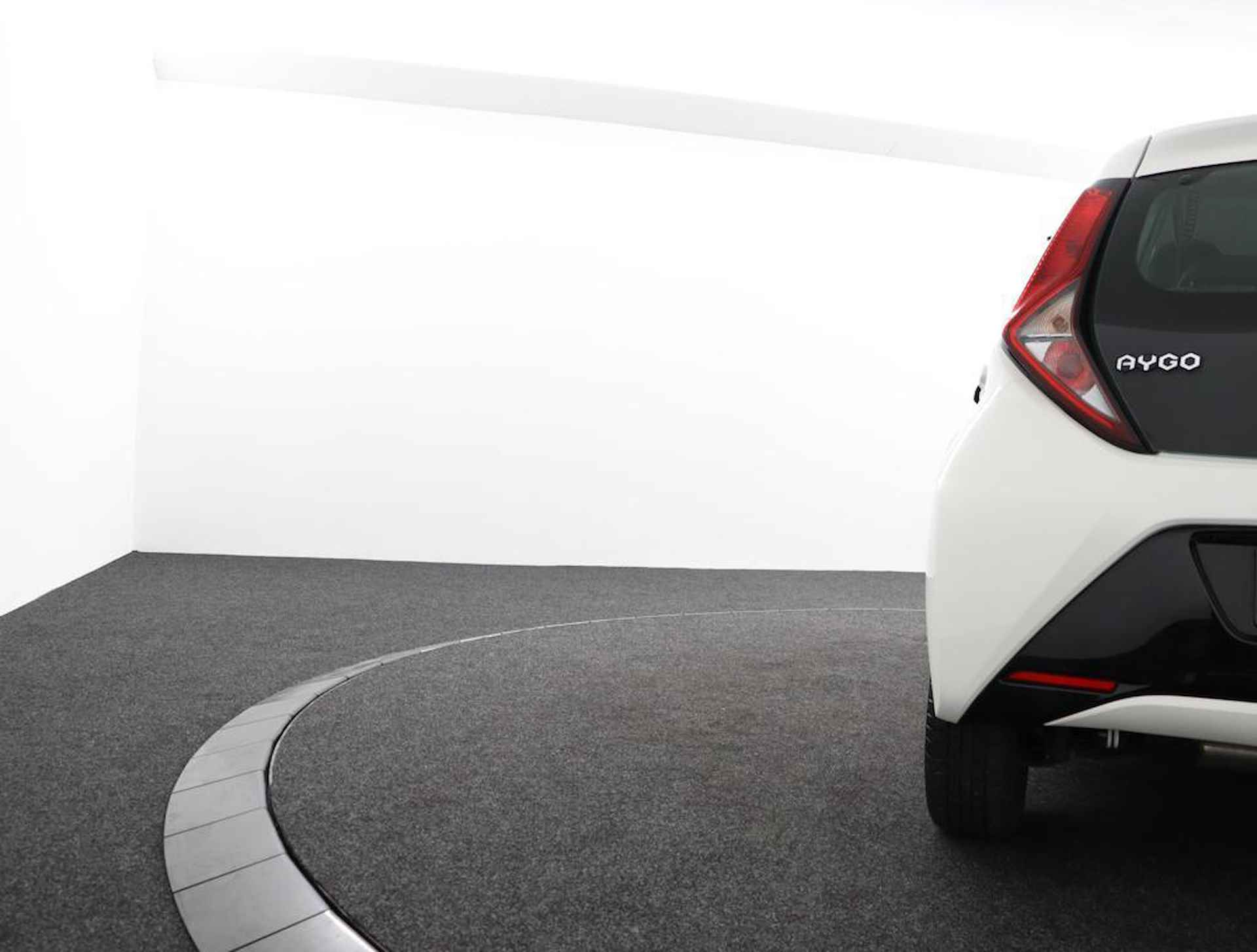 Toyota Aygo 1.0 VVT-i x-play | Apple Carplay | Android Auto | Airconditioning | - 35/46