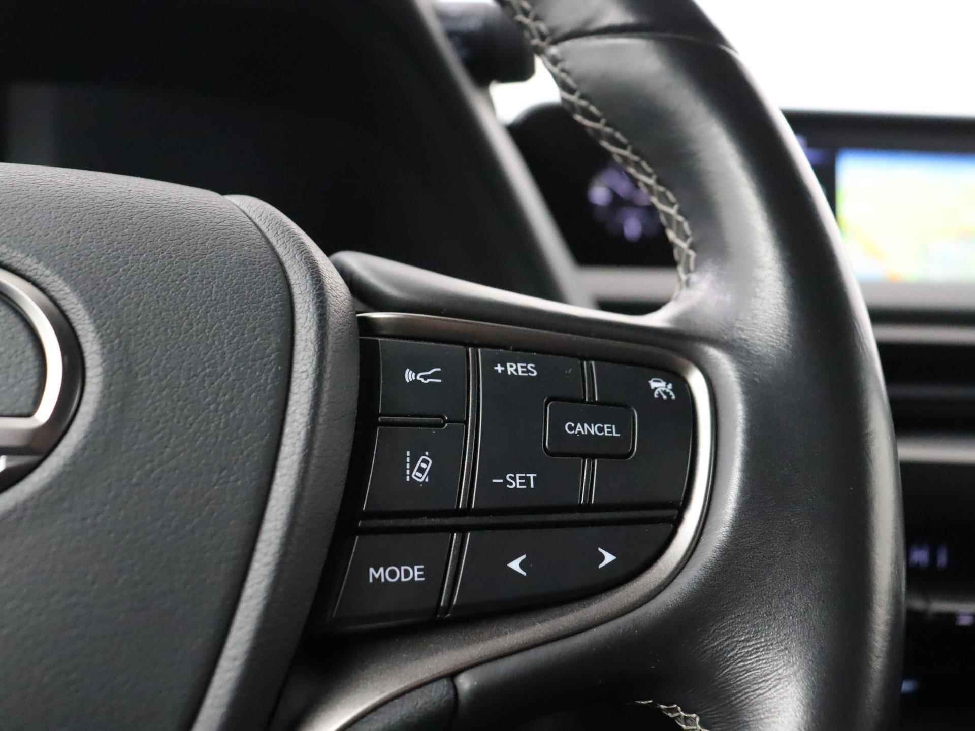 Lexus UX 250h First Edition | Outletactie! | Stoelverwarming | Adaptive cruise | Navigatie | Camera | - 16/39