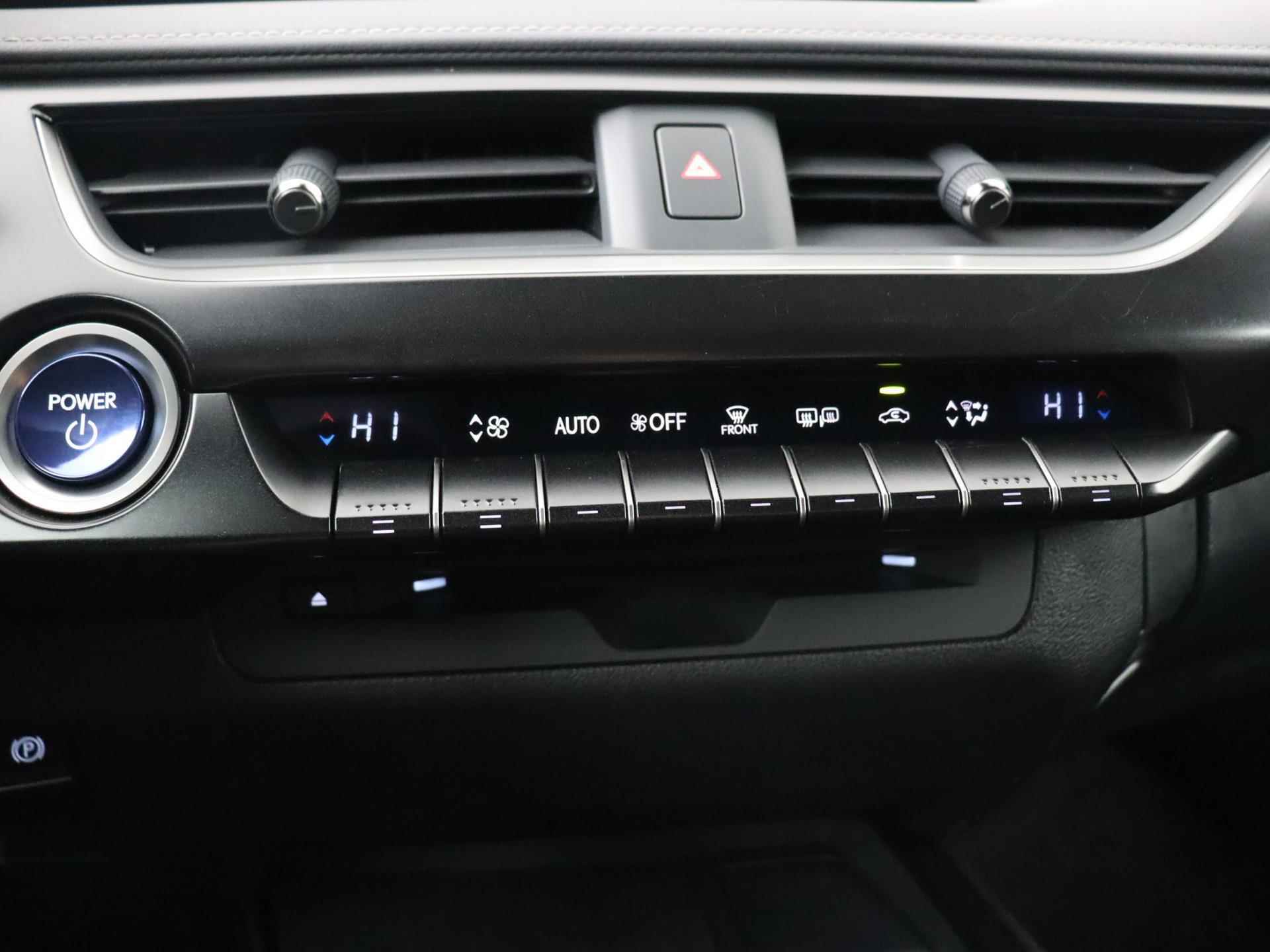 Lexus UX 250h First Edition | Outletactie! | Stoelverwarming | Adaptive cruise | Navigatie | Camera | - 22/39
