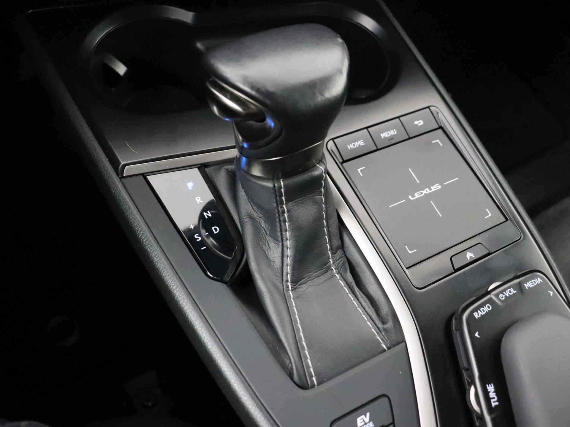 Lexus UX 250h First Edition | Outletactie! | Stoelverwarming | Adaptive cruise | Navigatie | Camera | - 23/39