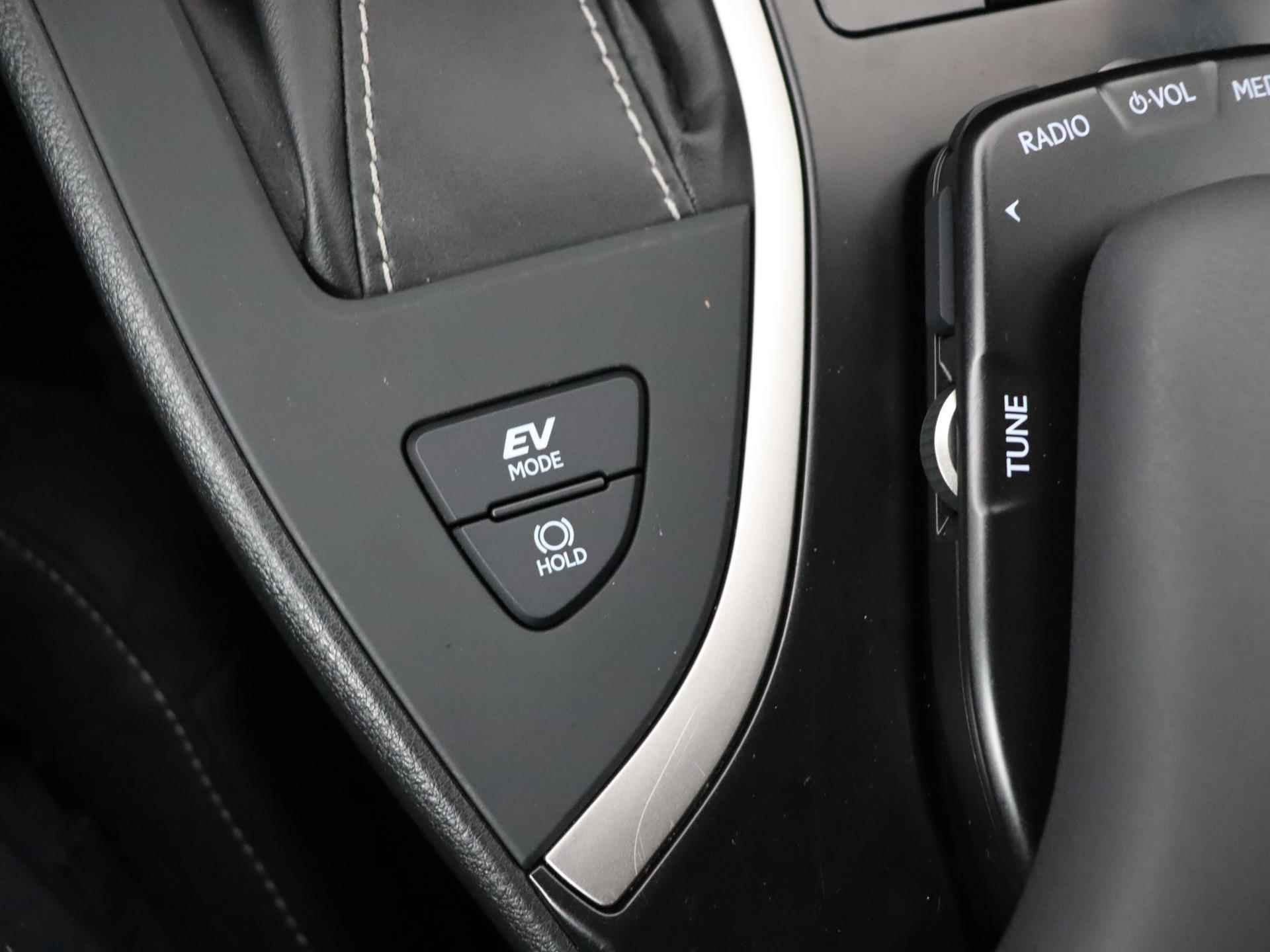 Lexus UX 250h First Edition | Outletactie! | Stoelverwarming | Adaptive cruise | Navigatie | Camera | - 26/39