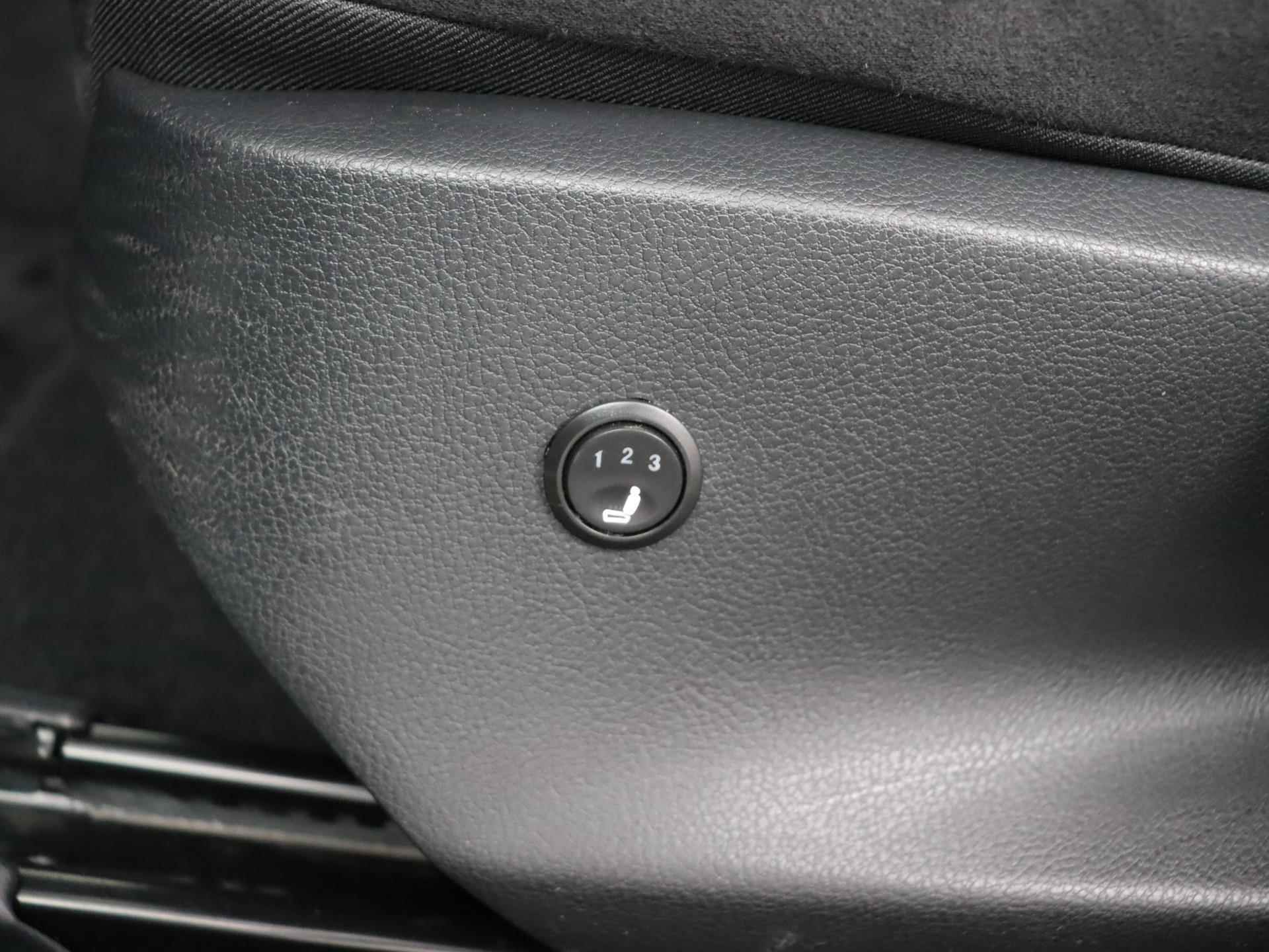 Lexus UX 250h First Edition | Outletactie! | Stoelverwarming | Adaptive cruise | Navigatie | Camera | - 30/39