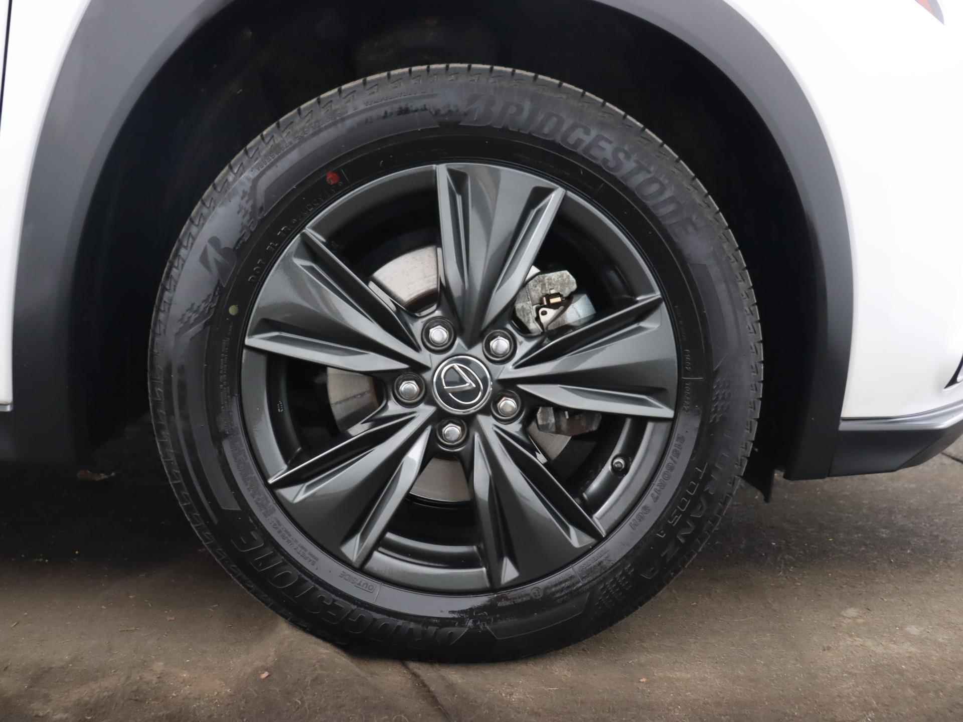 Lexus UX 250h First Edition | Outletactie! | Stoelverwarming | Adaptive cruise | Navigatie | Camera | - 38/39