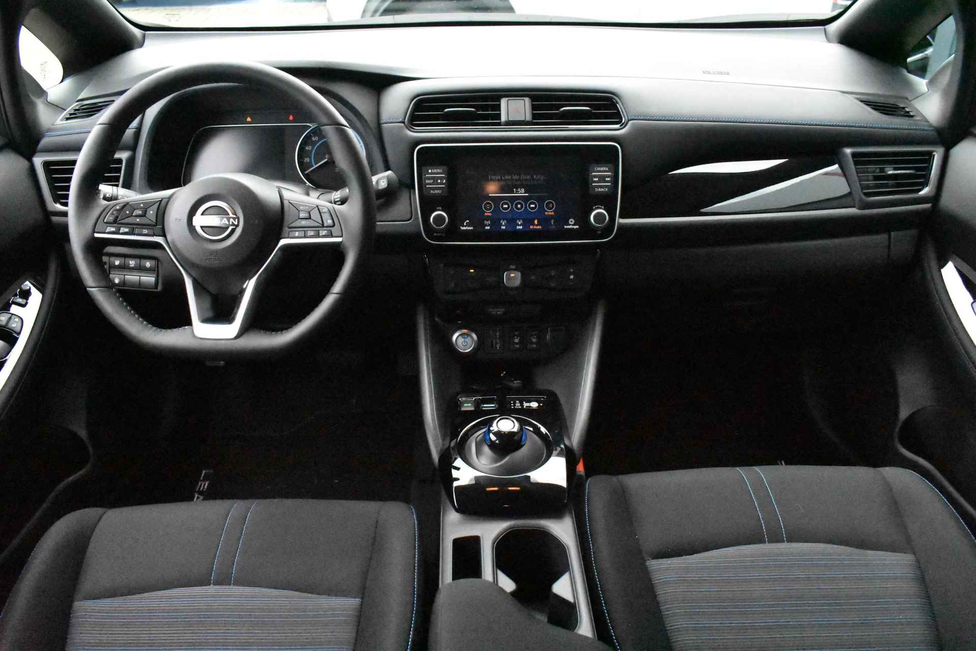 Nissan LEAF N-Connecta 39 kWh 150pk | Navigatie | 360 Camera | Stoelverwarming | Adaptive Cruise Control | - 15/38