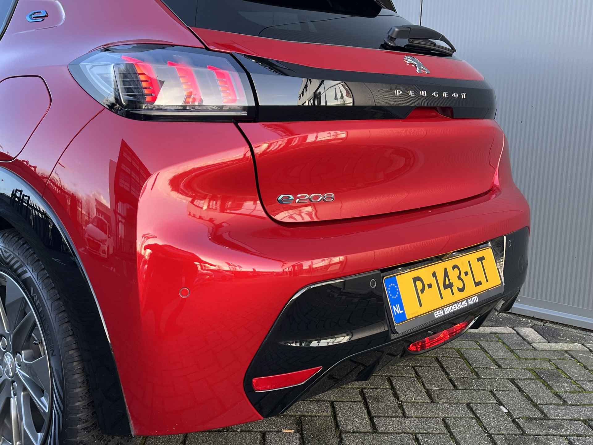 Peugeot e-208 EV 50 kWh 136pk Allure | Led | Leder | Camera | Climate | Keyless | Navigatie | 16" Lichtmetaal | Cruisecontrol | Getint glas | - 6/30