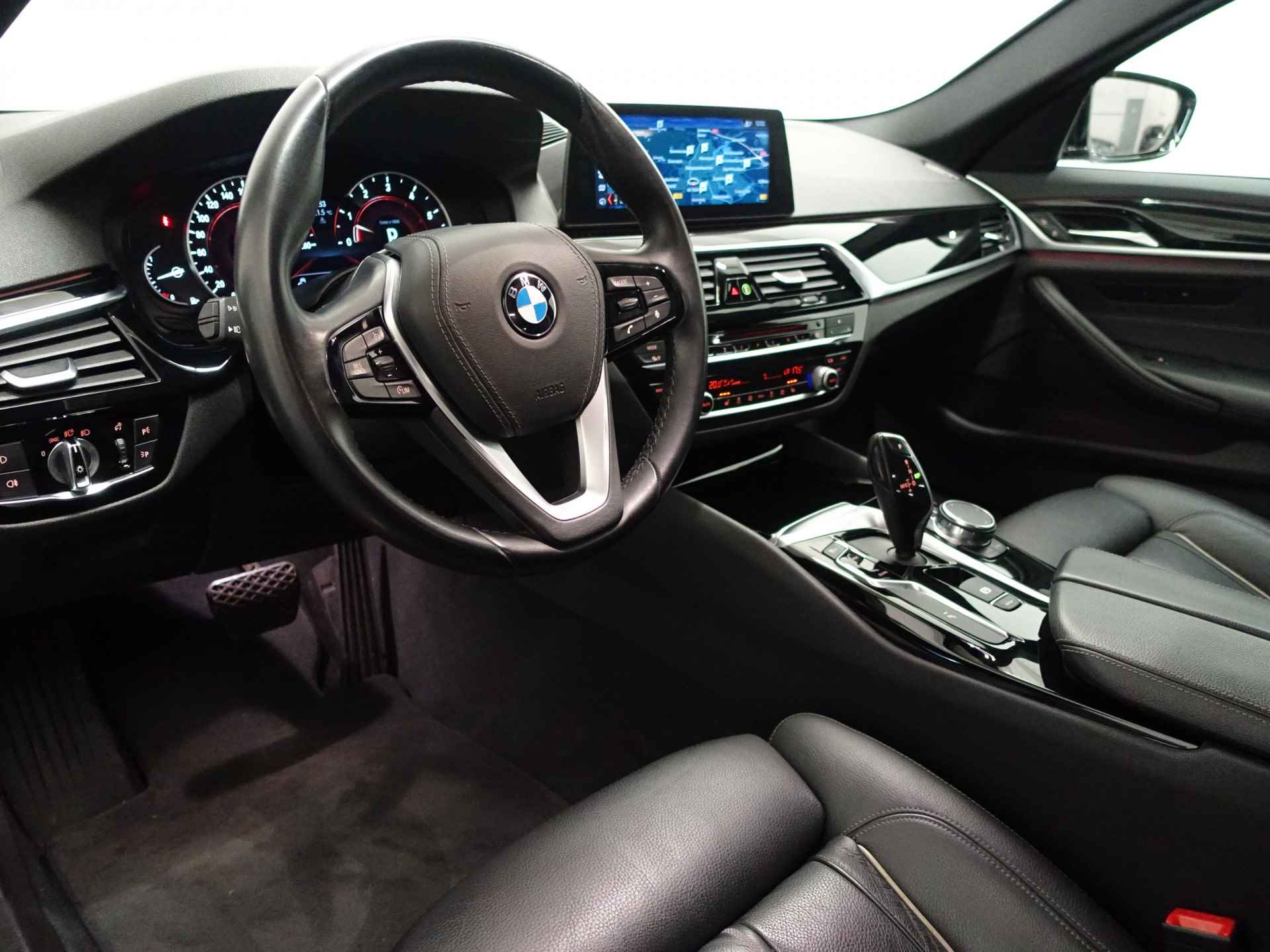 BMW 5 Serie 520i M-Sport High Exe Aut8, Sport Leder, Navi Pro, Head Up display - 6/35