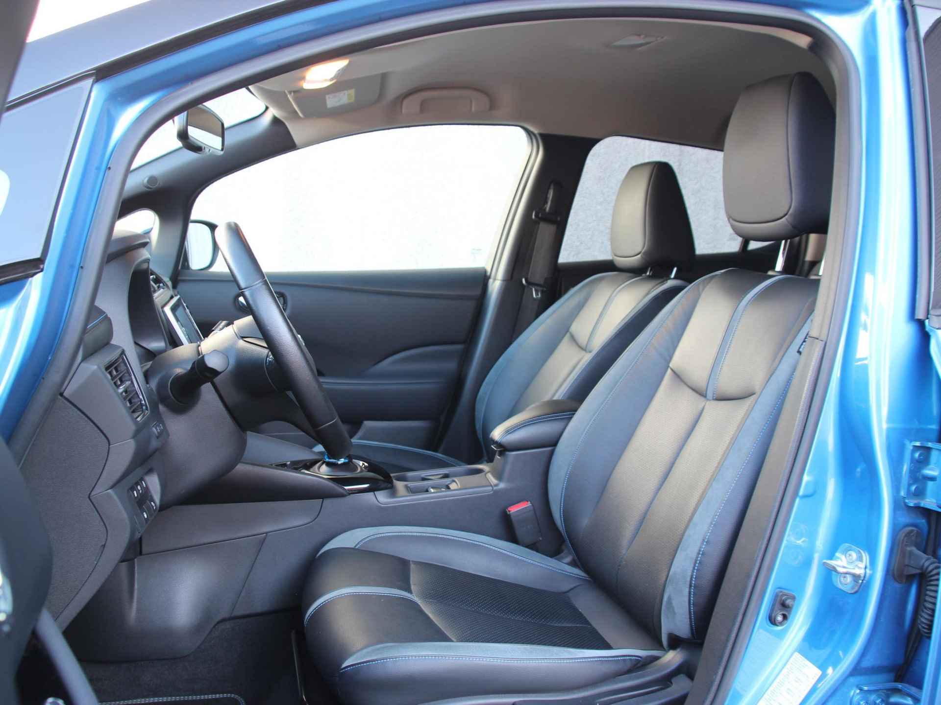 Nissan LEAF 3.Zero Limited Edition 62 kWh / PRIJS = RIJKLAAR! / Navigatie | 360° Camera | Apple Carplay/Android Auto | BOSE Audio | Adapt. Cruise Control | Stuur- + Stoelverwarming - 8/29