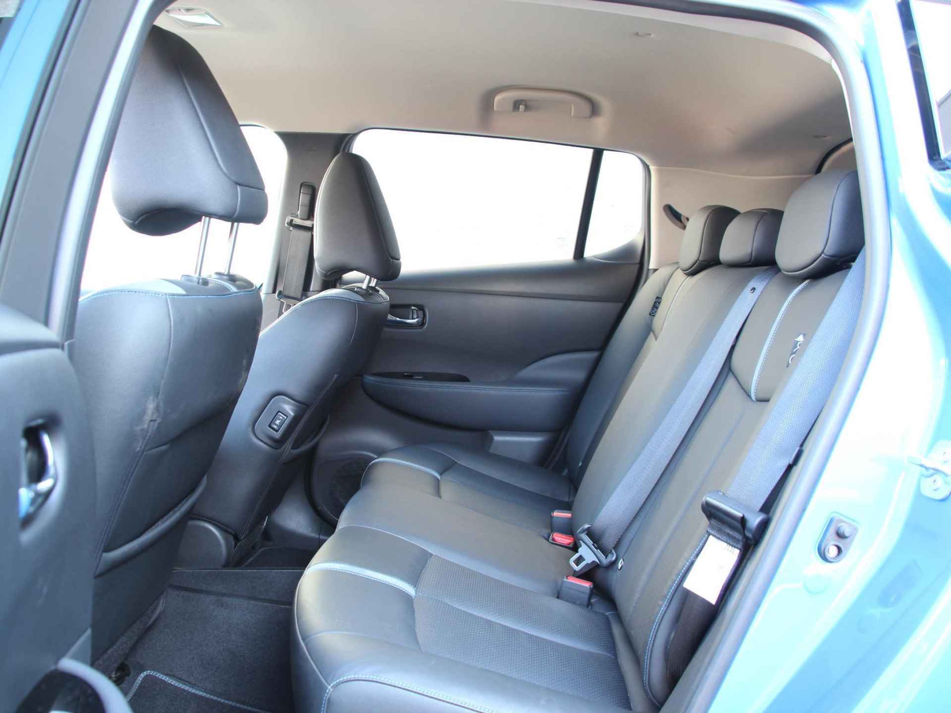 Nissan LEAF 3.Zero Limited Edition 62 kWh | Navigatie | 360° Camera | Apple Carplay/Android Auto | BOSE Audio | Adapt. Cruise Control | Stuur- + Stoelverwarming | Rijklaarprijs! - 11/29